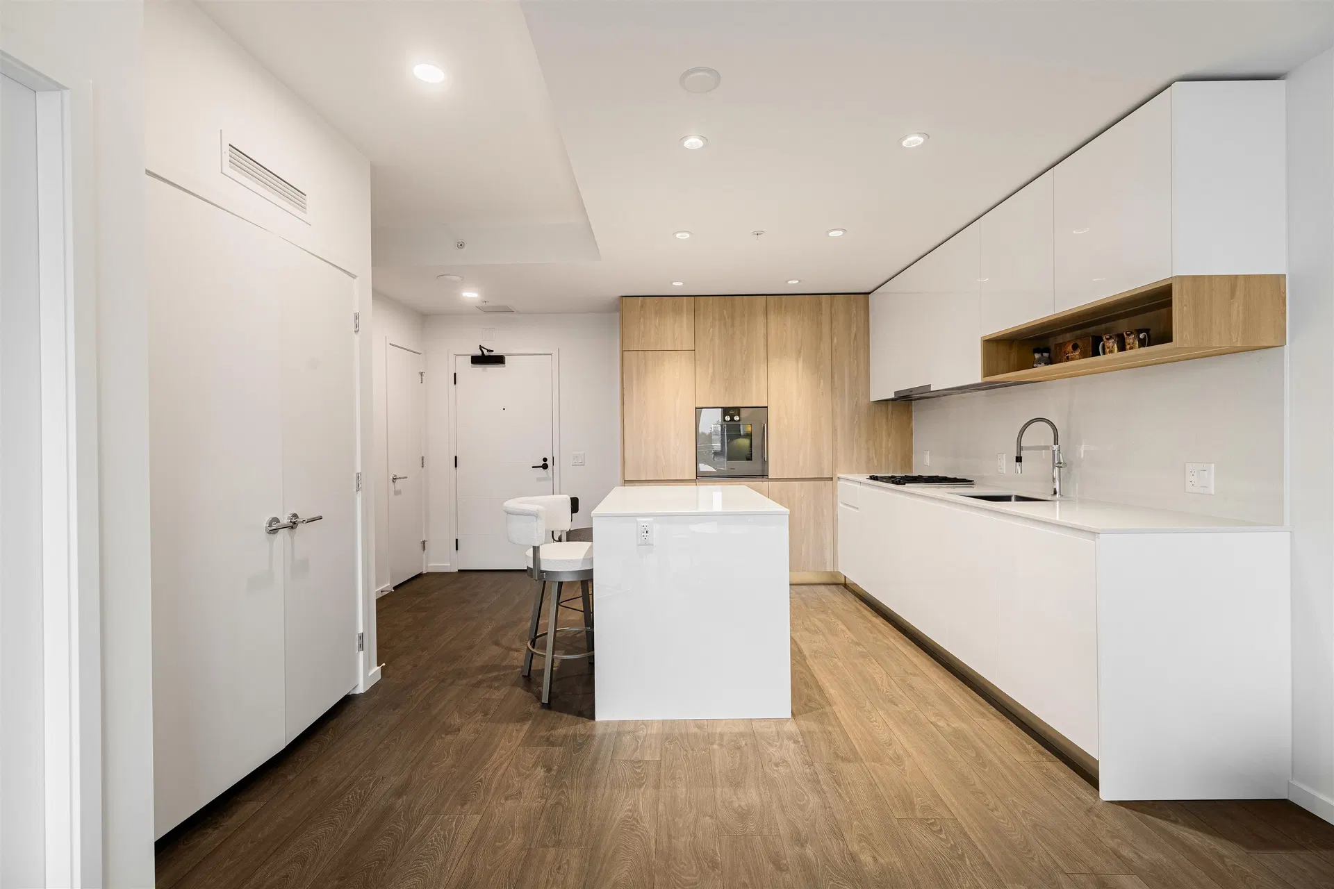 Photo 5 of 18 at #528 – 6300 Minoru Boulevard