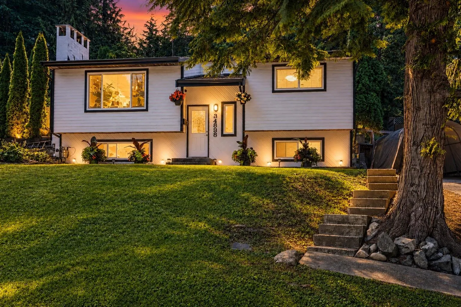 Photo 4 of 40 at 34898 Laburnum Avenue