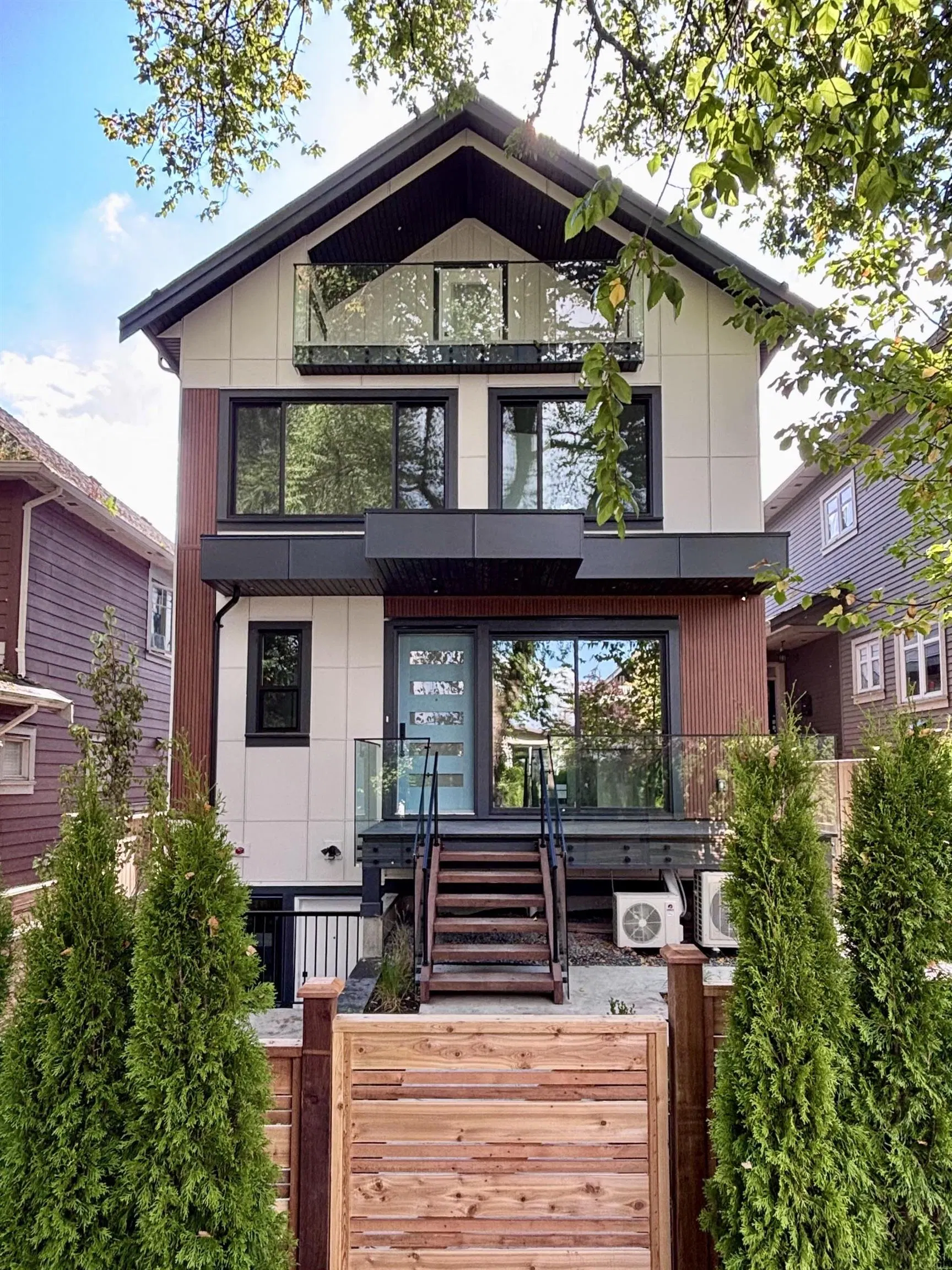 #1 – 746 12th Avenue