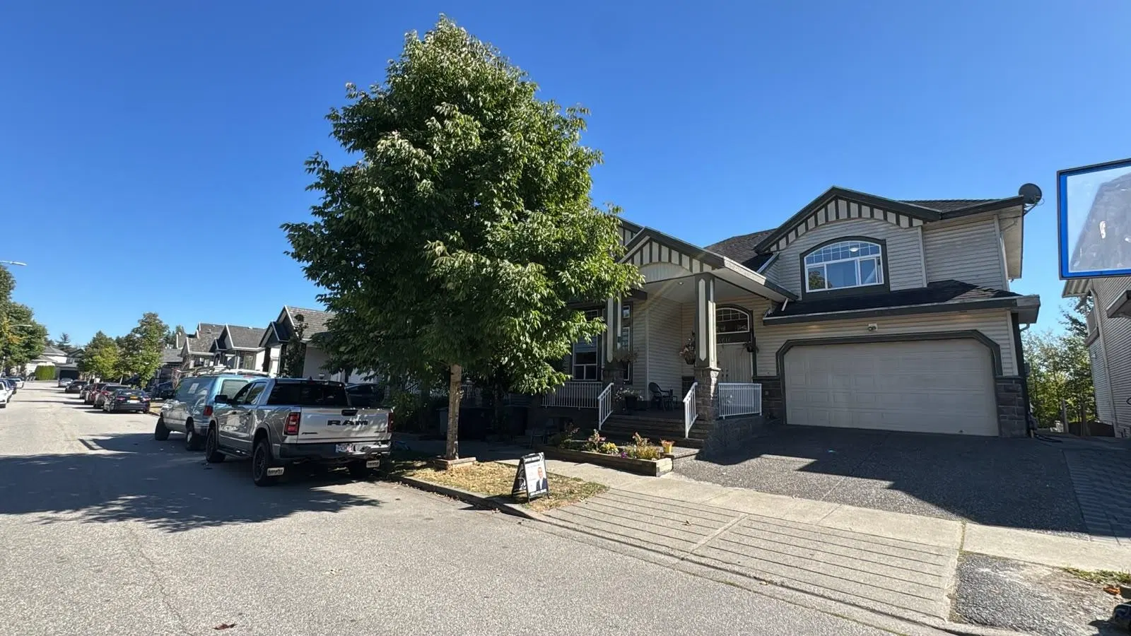 Photo 1 of 25 at 14616 67a Avenue