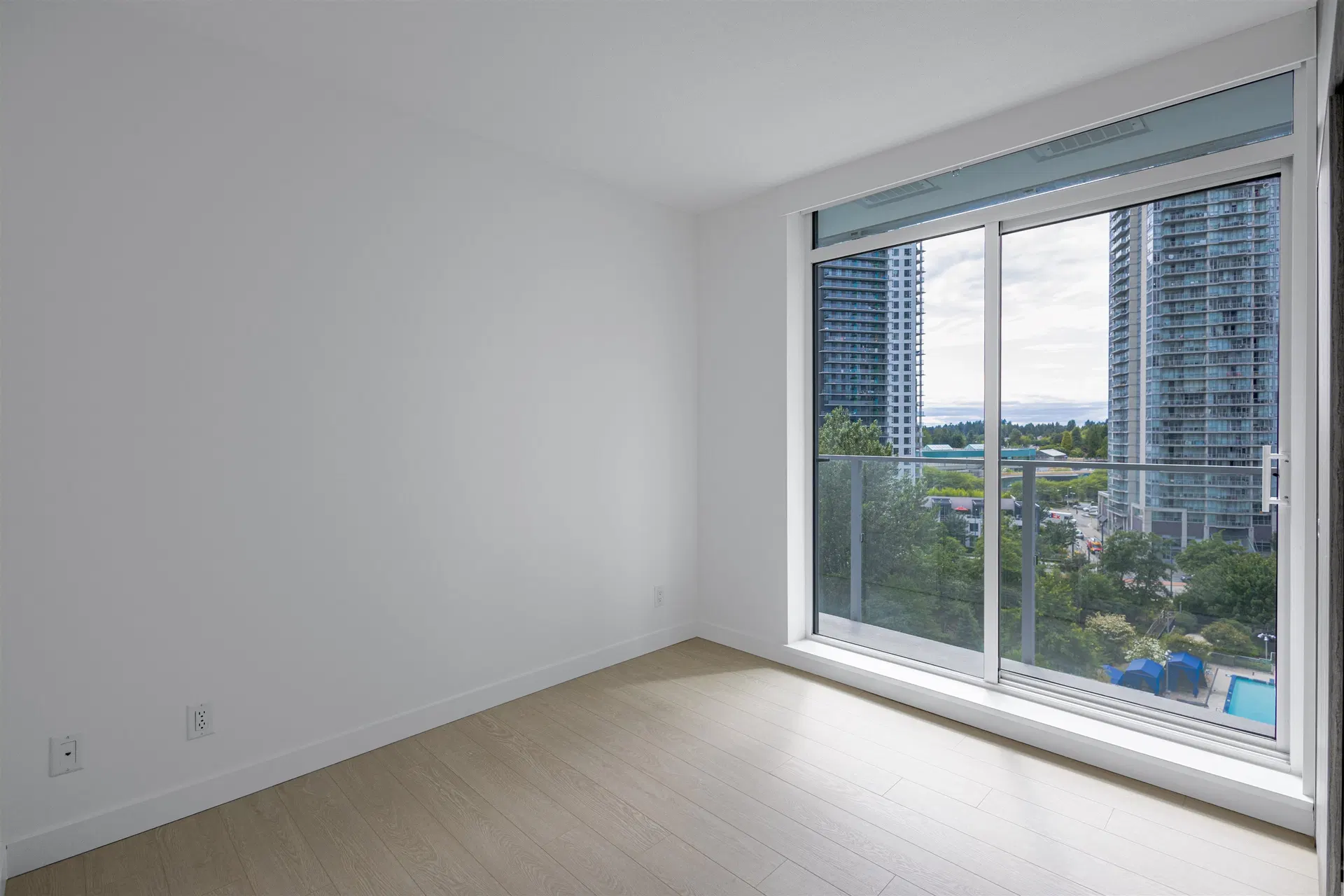 Photo 4 of 23 at #909 – 13768 100 Avenue