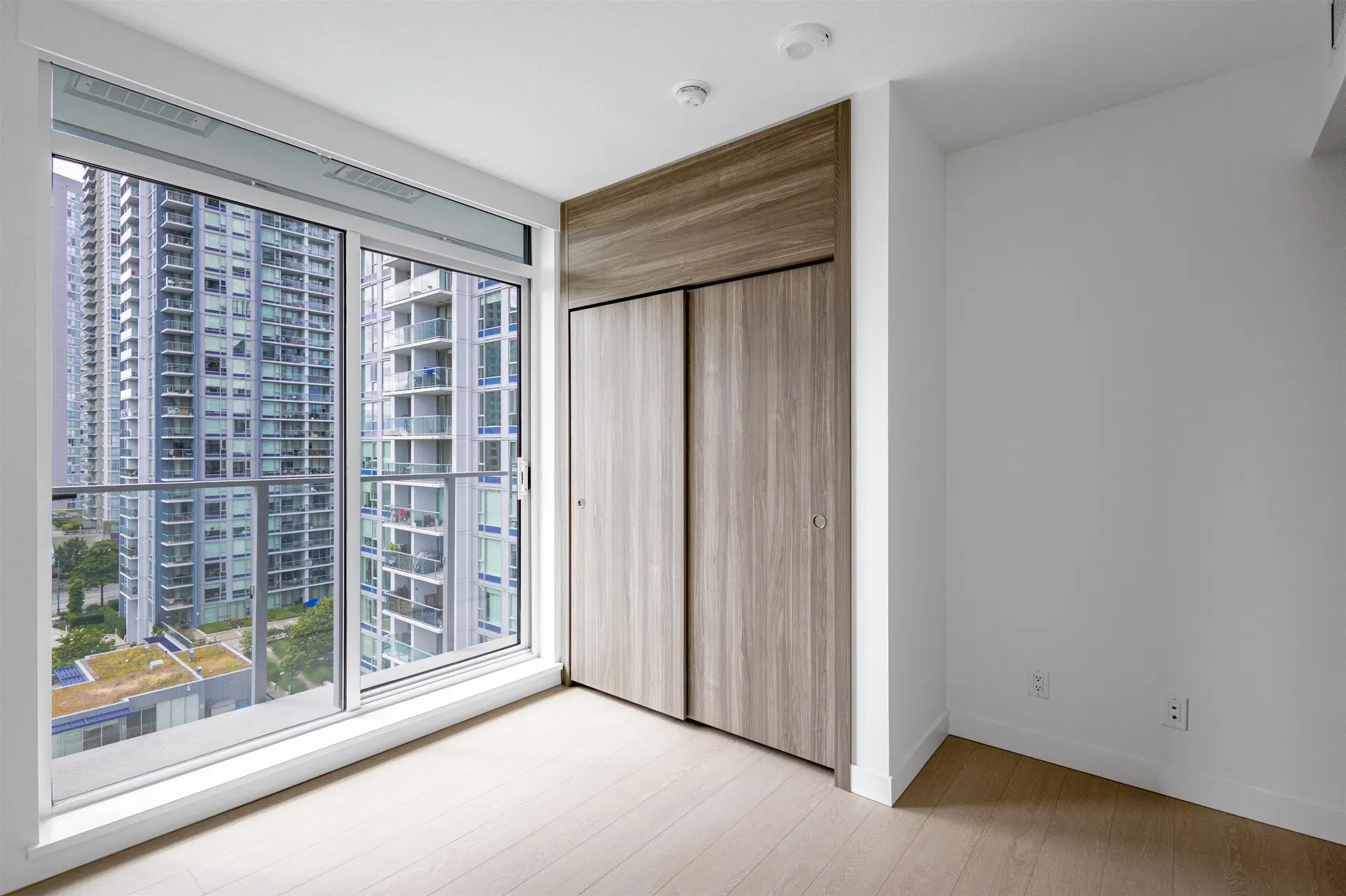 Photo 5 of 23 at #909 – 13768 100 Avenue