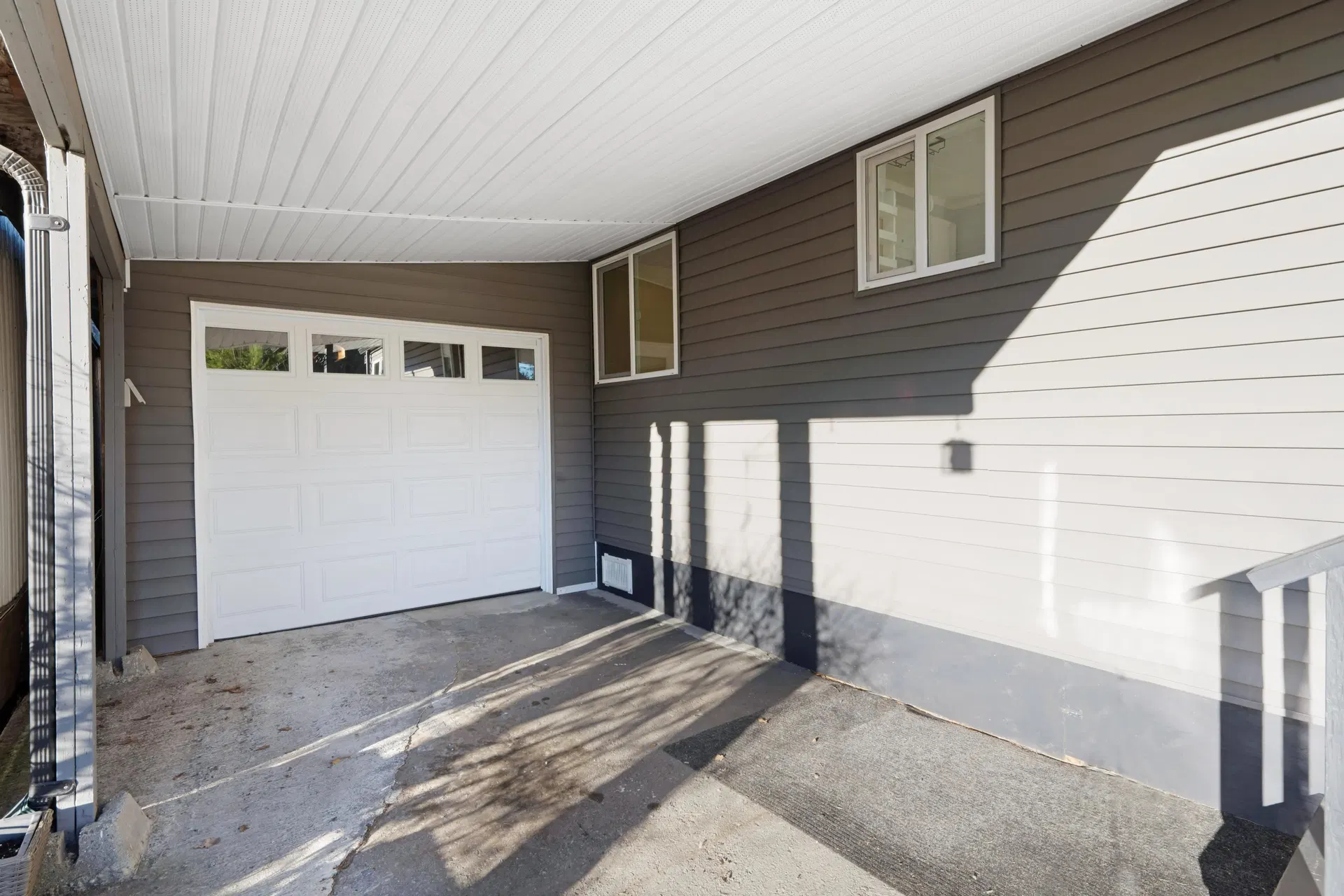 Photo 4 of 31 at 23206 Calvin Crescent
