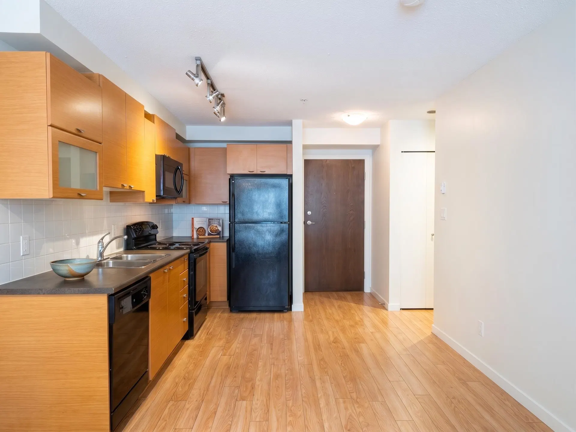Photo 4 of 17 at #115 – 10707 139 Street