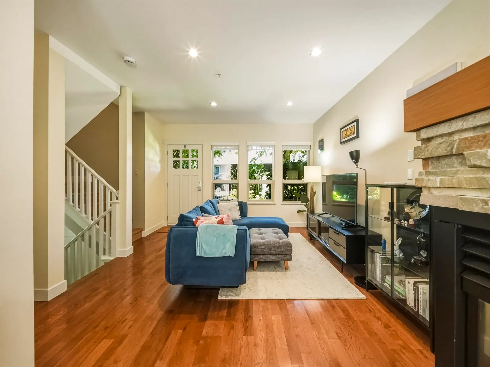 Photo 3 of 40 at 2990 Chesterfield Avenue