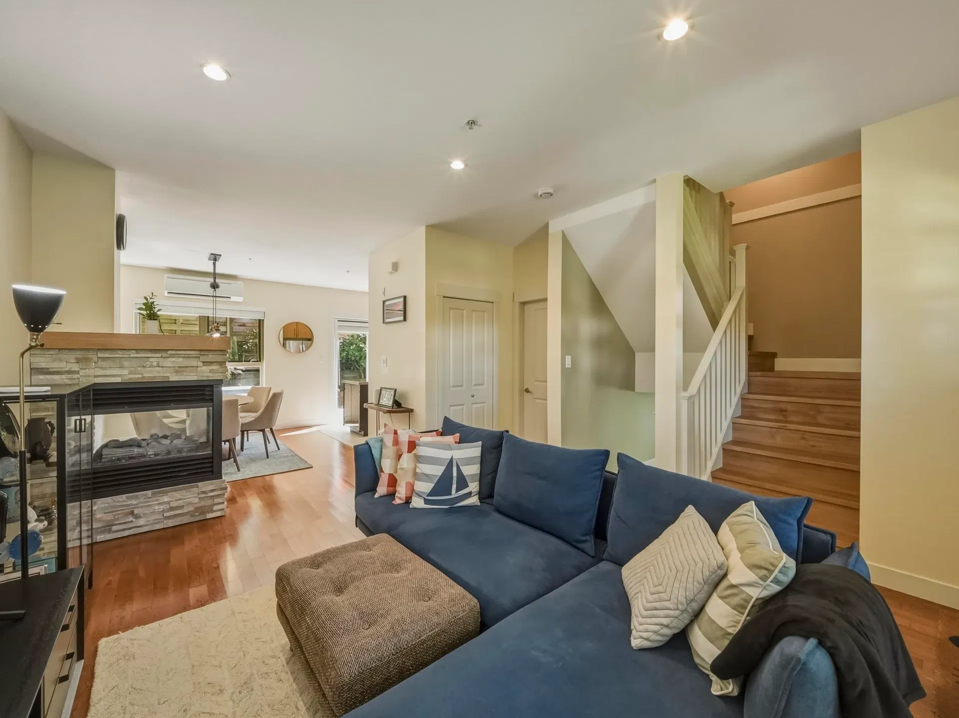 Photo 5 of 40 at 2990 Chesterfield Avenue