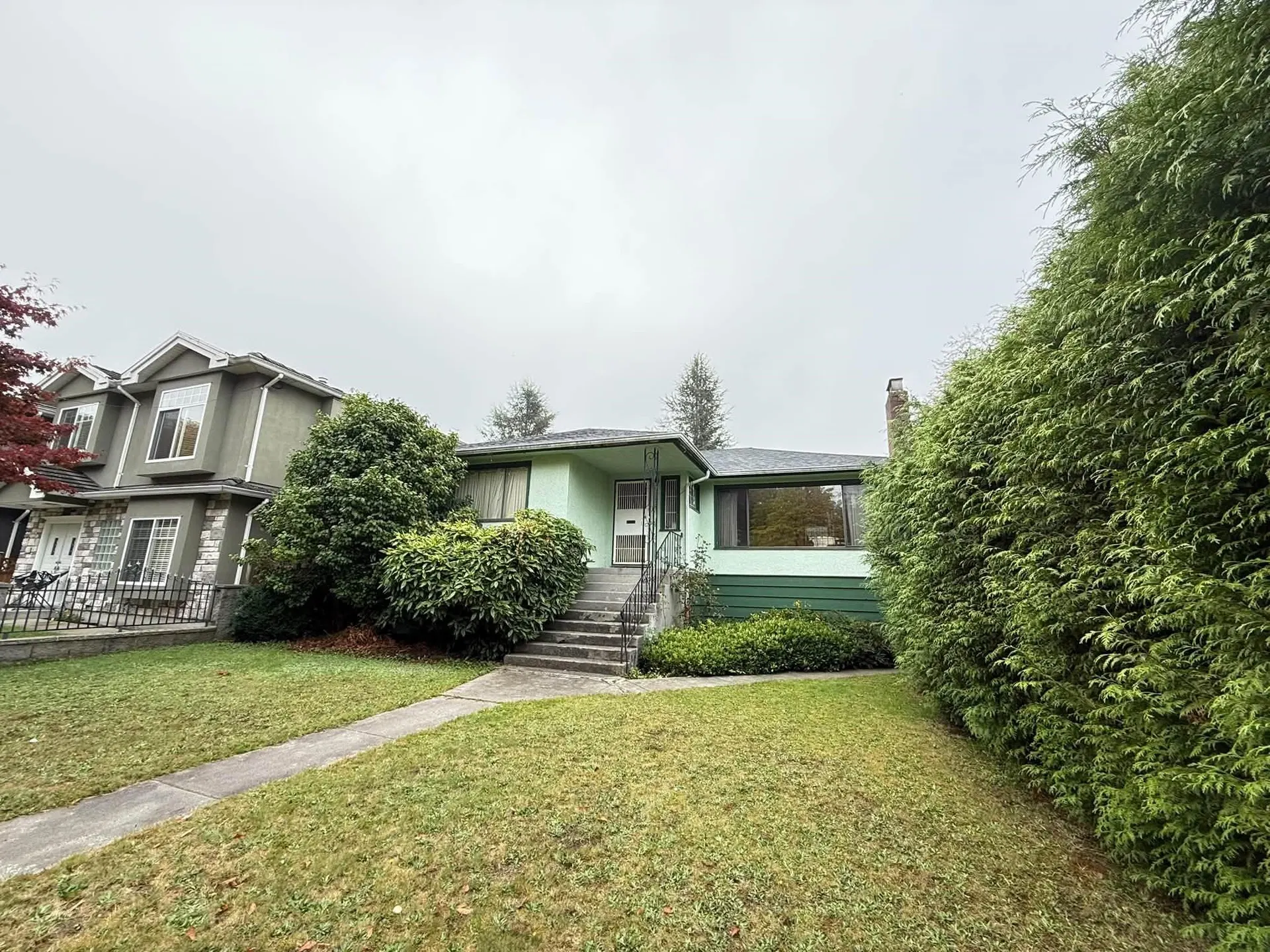 Photo 1 of 11 at 928 E 31st Avenue