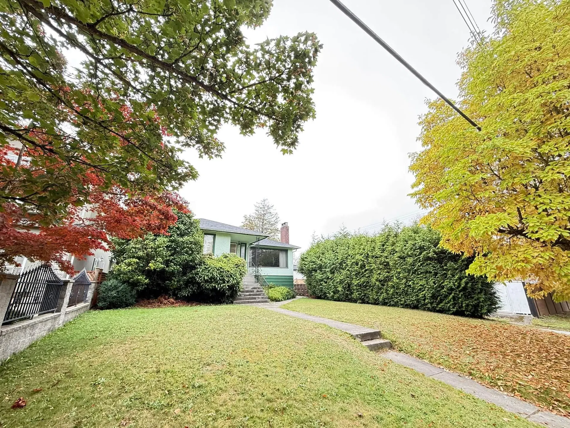Photo 2 of 11 at 928 E 31st Avenue