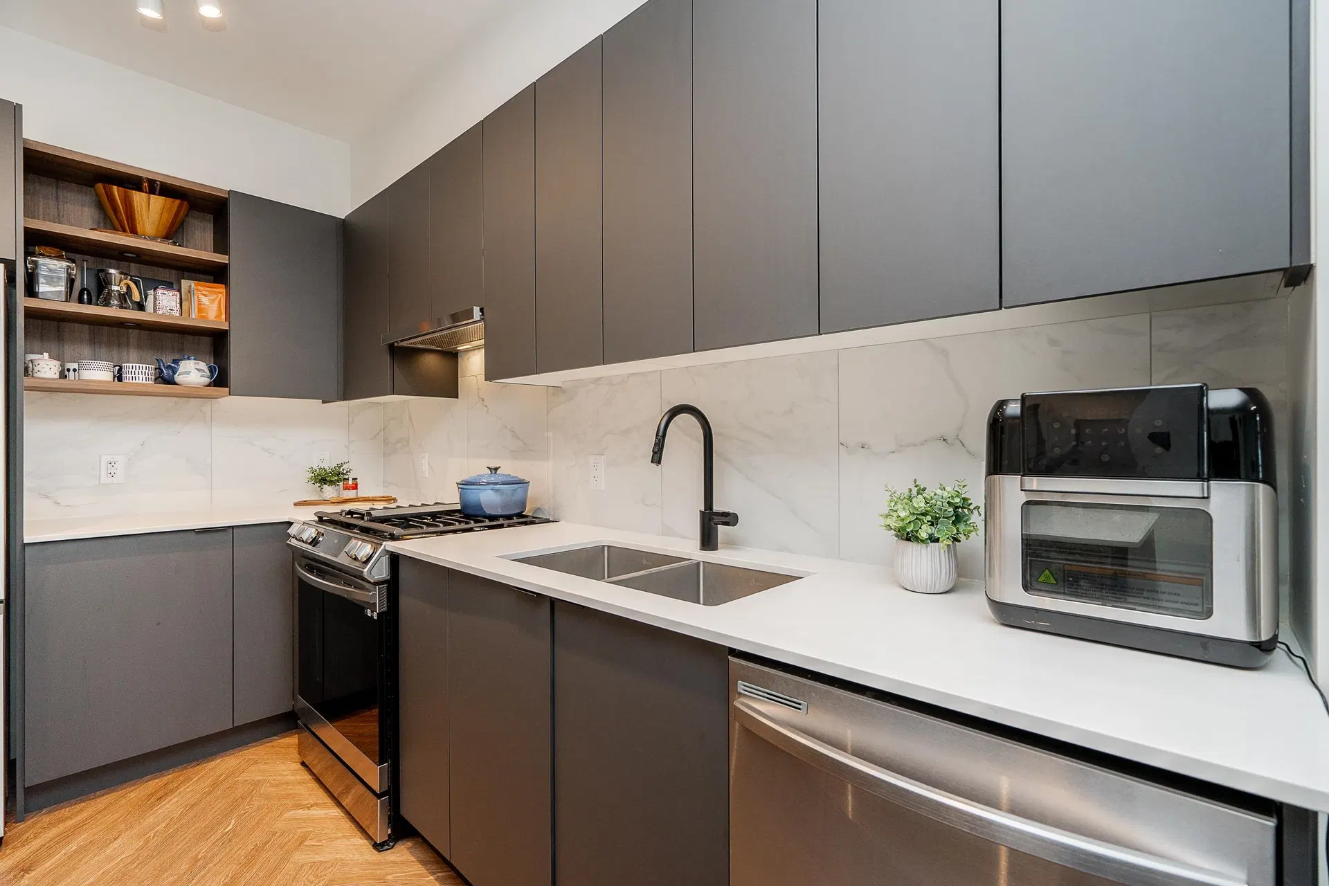 Photo 5 of 40 at #213 – 3229 St Johns Street