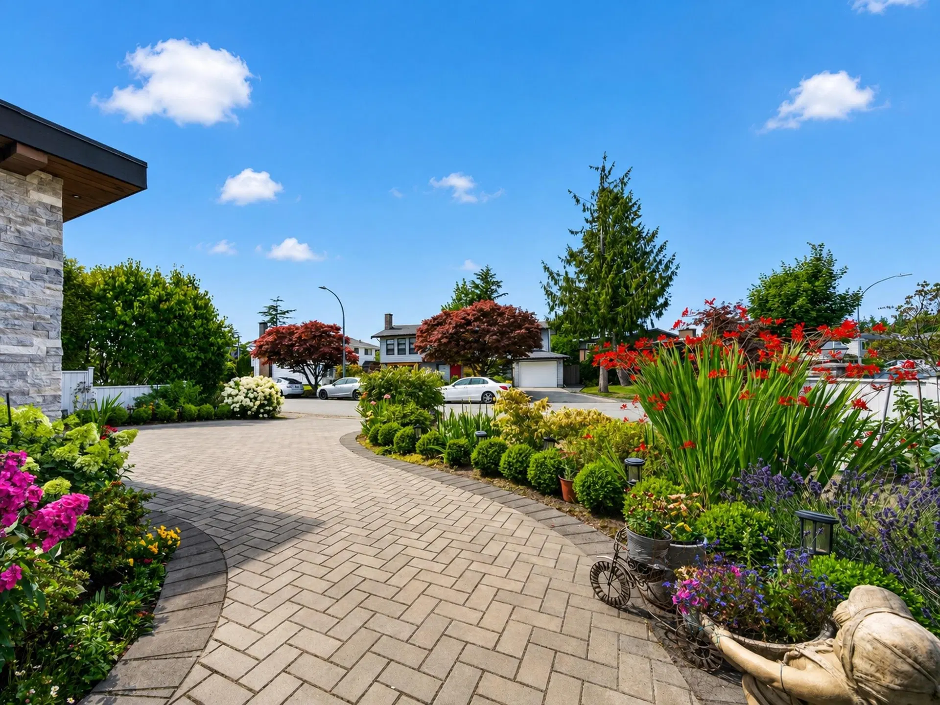 Photo 5 of 40 at 8080 Fairdell Crescent