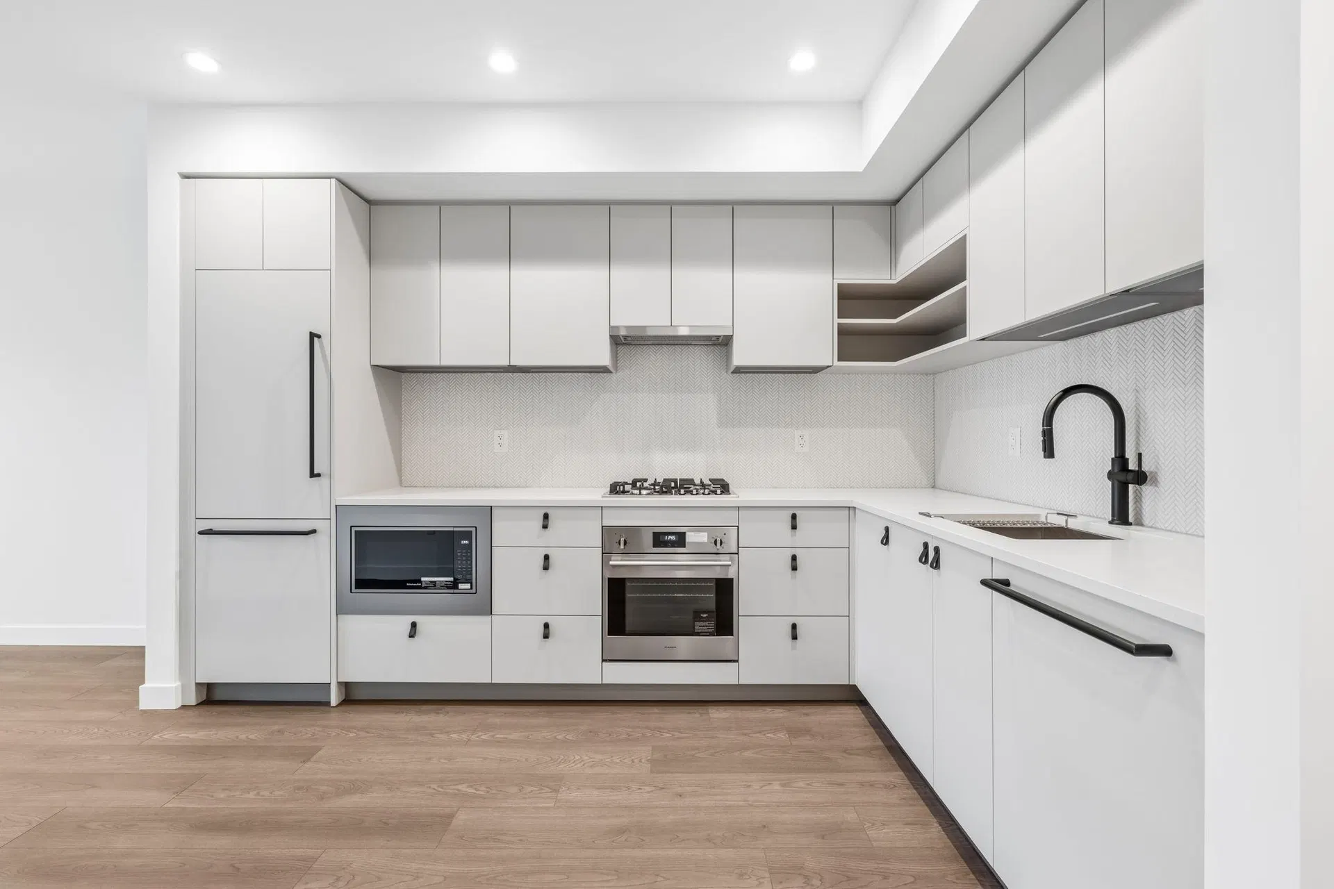 Photo 4 of 11 at #612 – 1680 E 12th Avenue