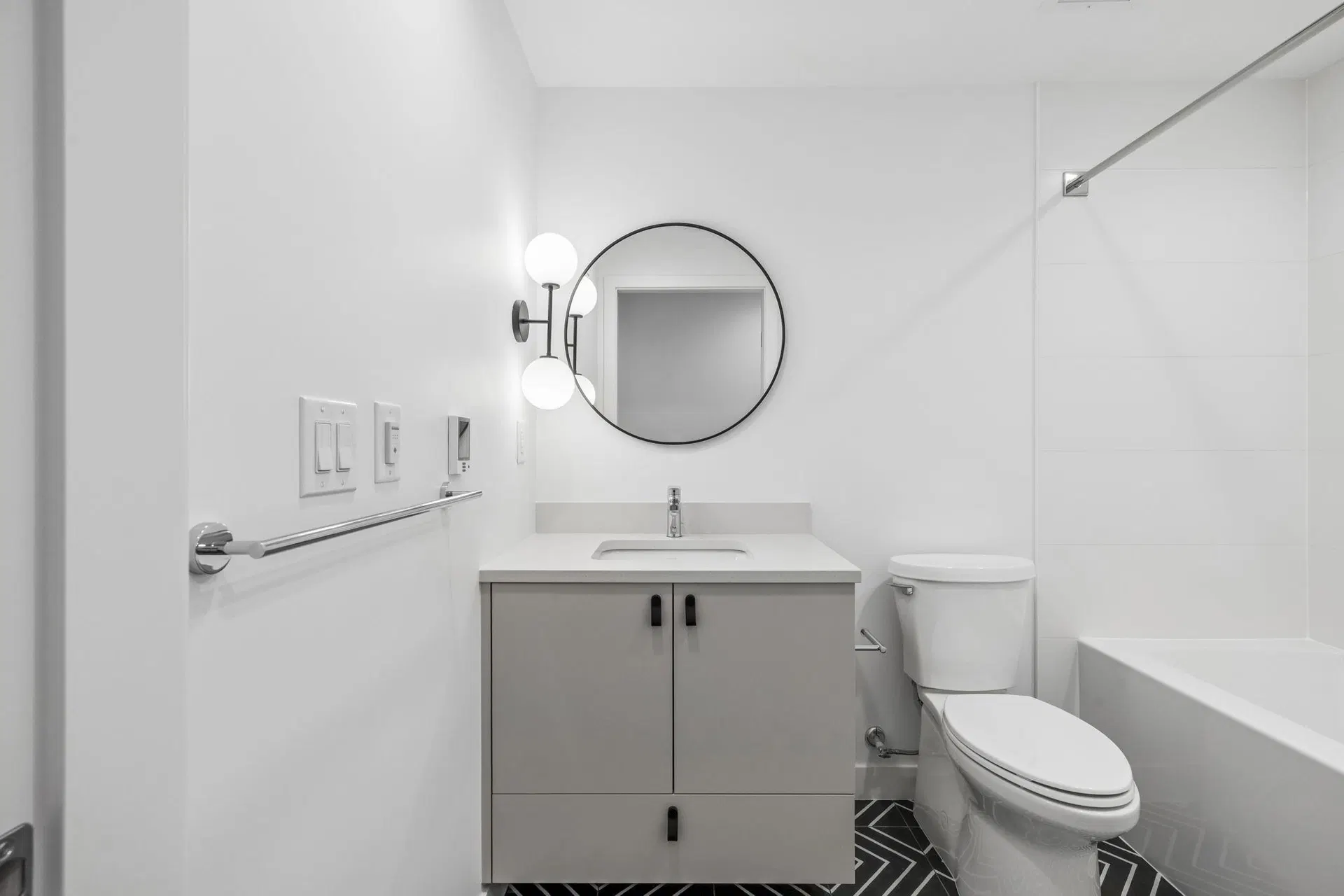 Photo 5 of 11 at #612 – 1680 E 12th Avenue