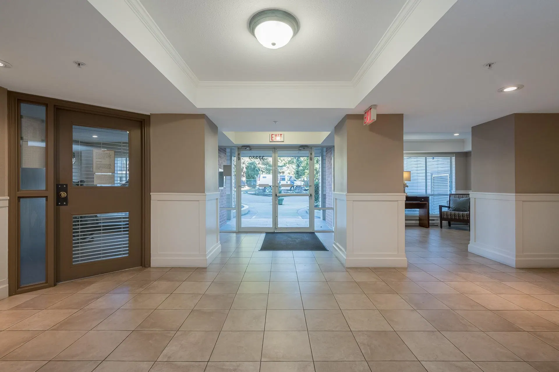 Photo 4 of 36 at #302 – 33280 E Bourquin Crescent