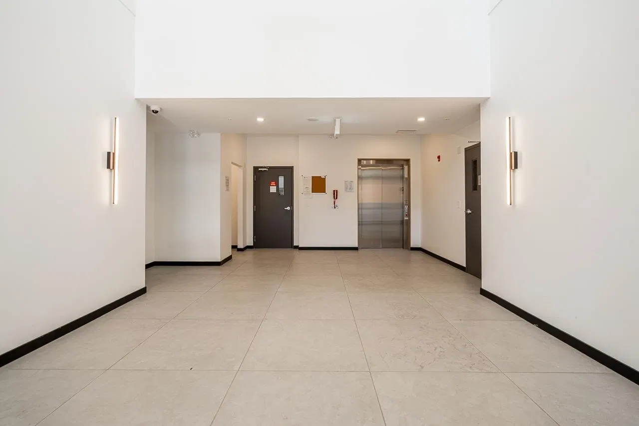 Photo 5 of 39 at #516 – 19577 65b Avenue