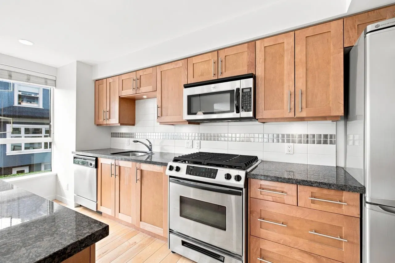 Photo 3 of 23 at #302 – 2626 Alberta Street
