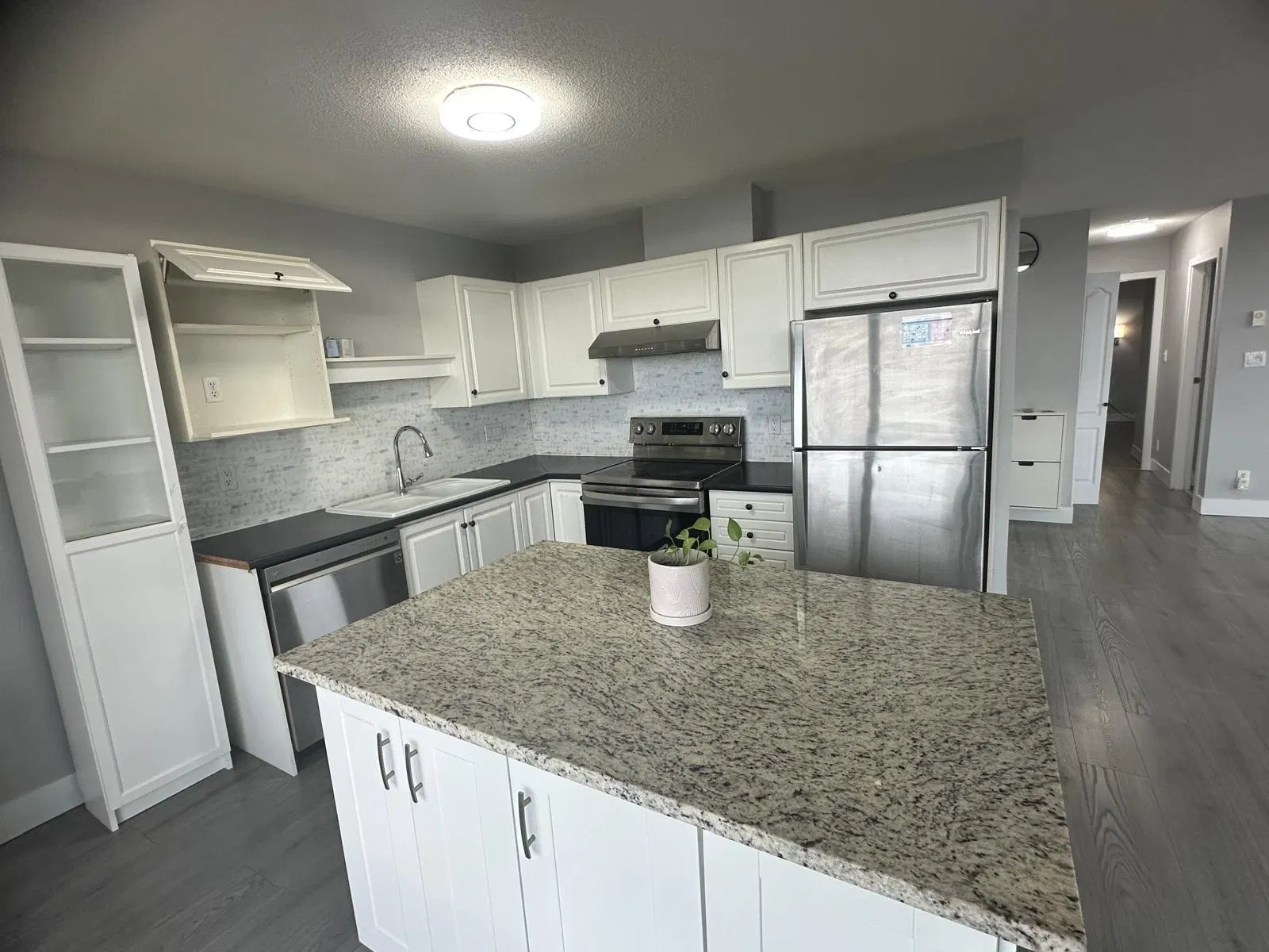 Photo 3 of 16 at #704 – 412 Twelfth Street