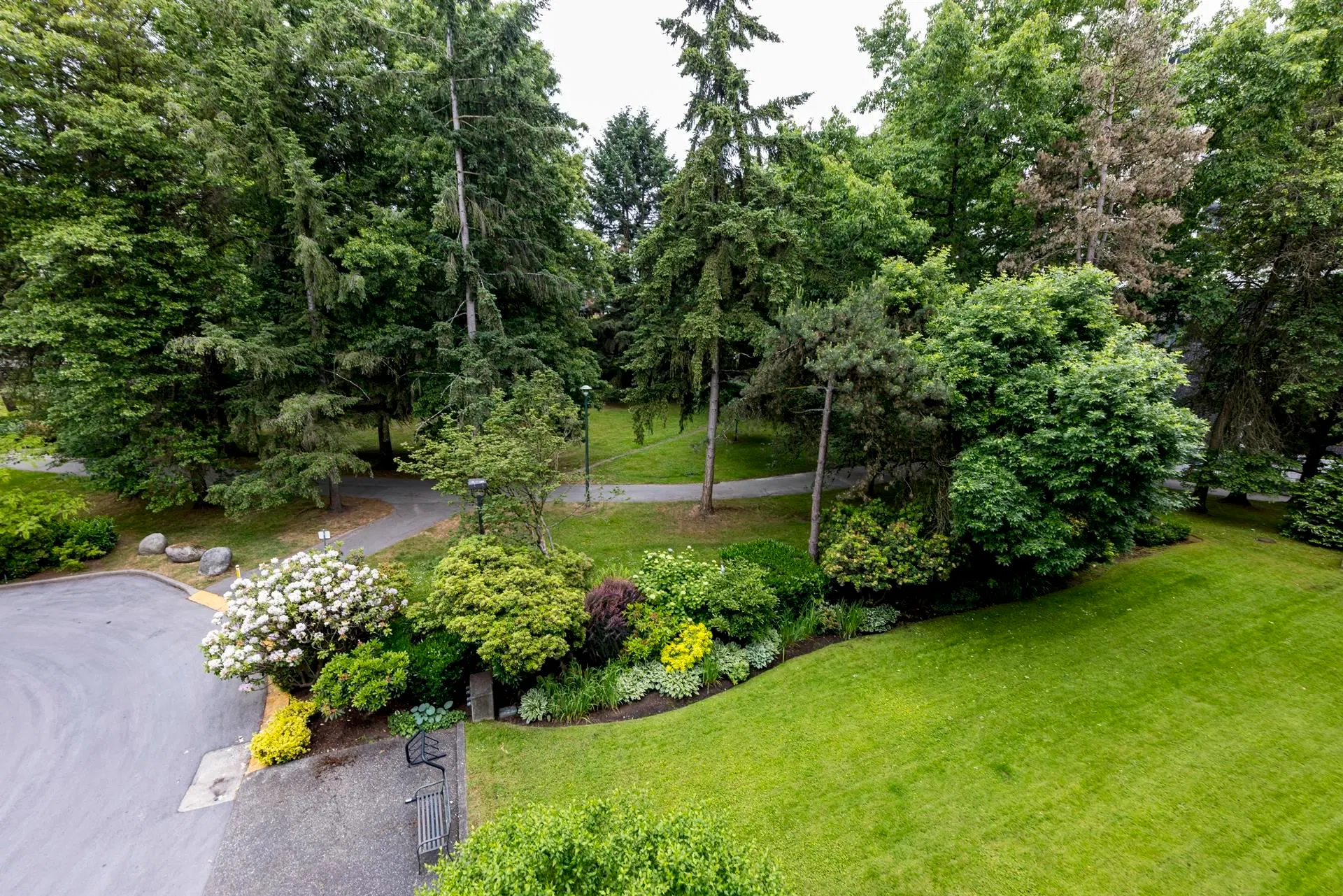 Photo 4 of 33 at #407 – 4101 Yew Street