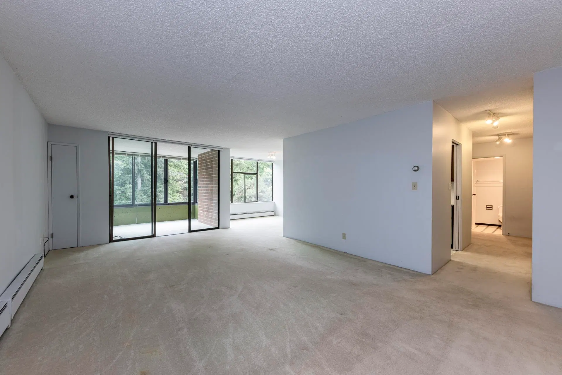 Photo 5 of 33 at #407 – 4101 Yew Street