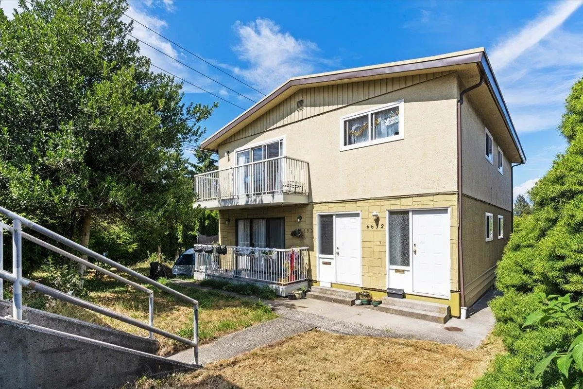 Photo 1 of 34 at 6632 Canada Way