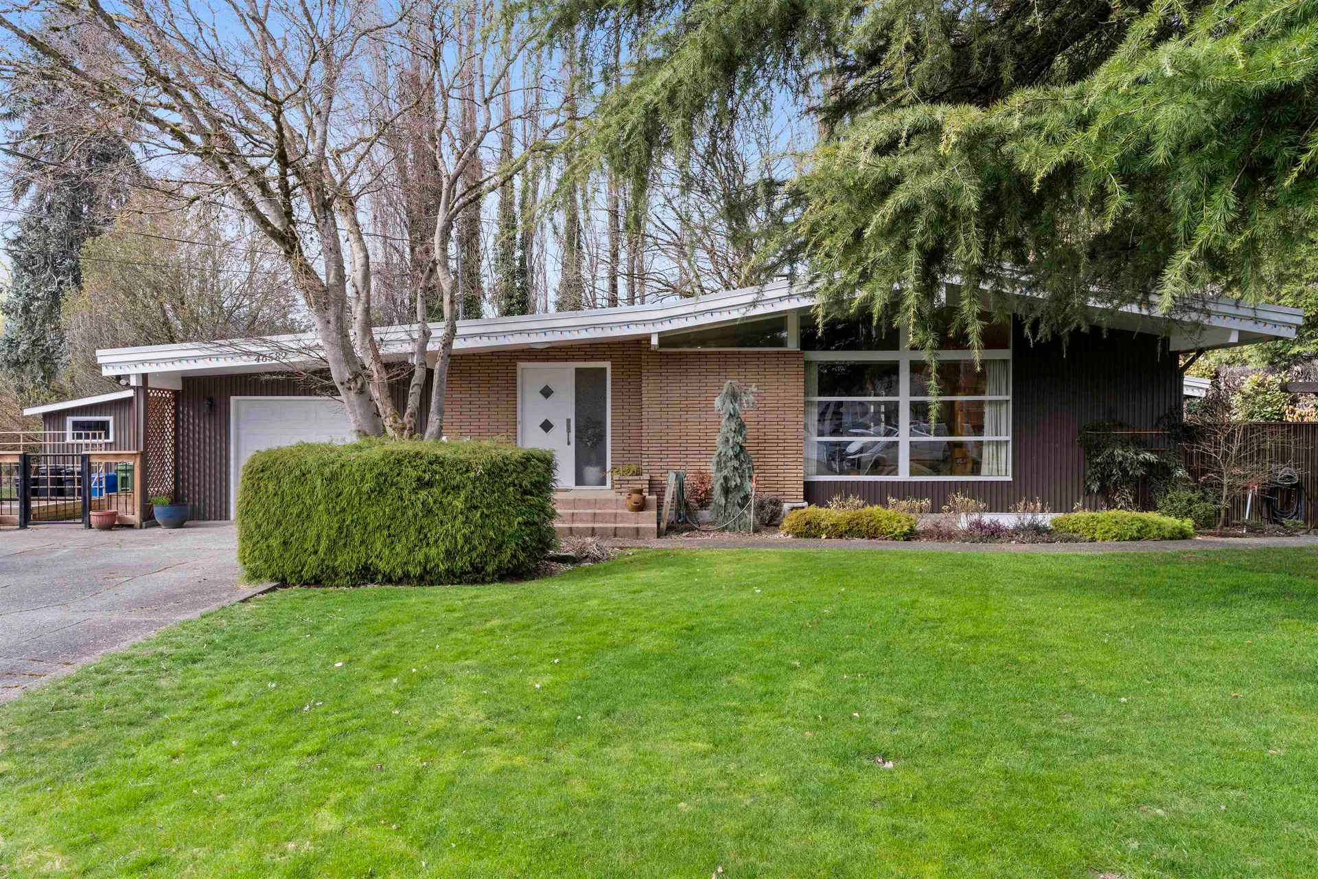 Photo 1 of 40 at 46589 Riverside Drive