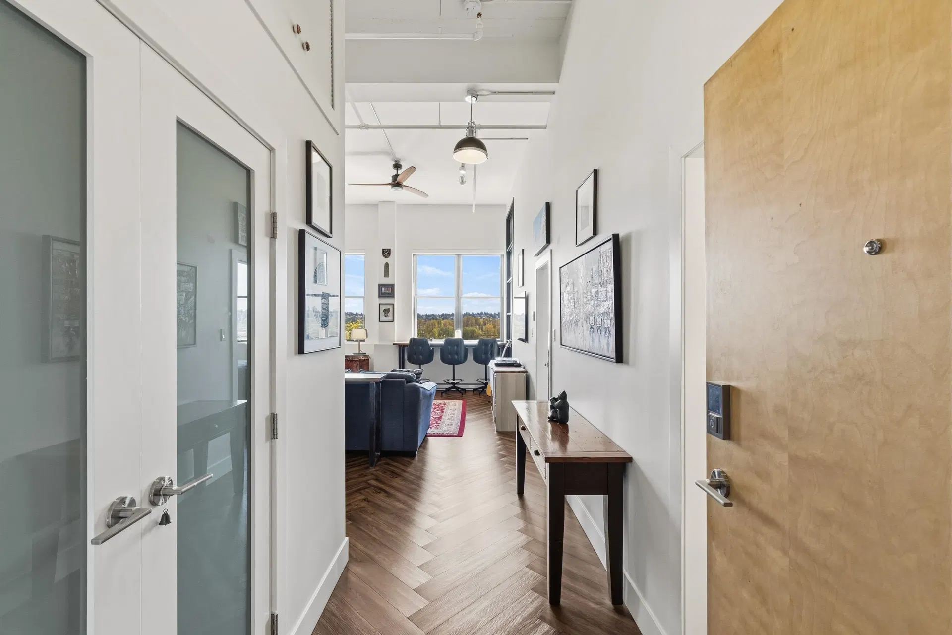 Photo 4 of 31 at #414 – 549 Columbia Street