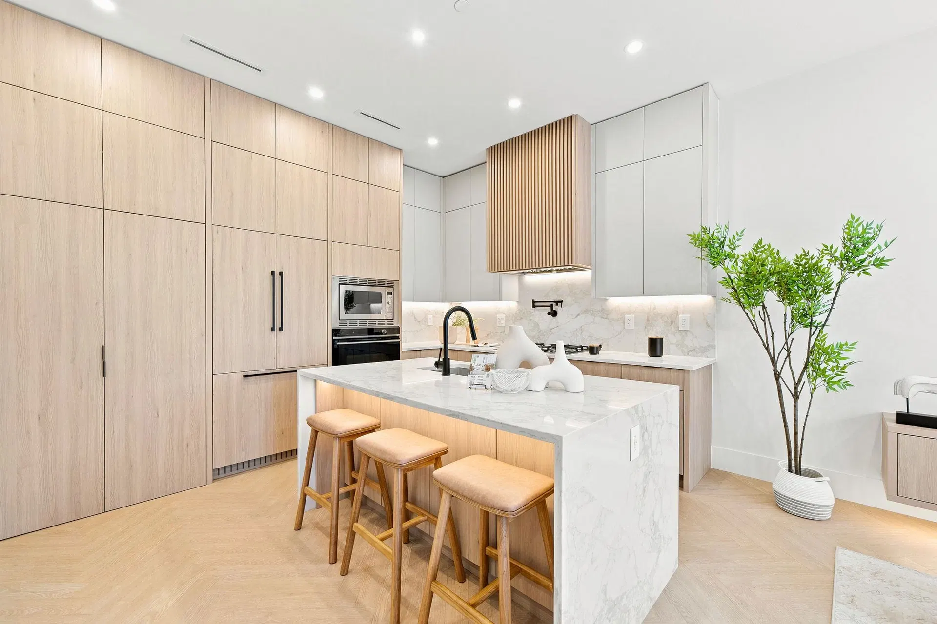 Photo 5 of 24 at #1 – 648 E 23rd Avenue