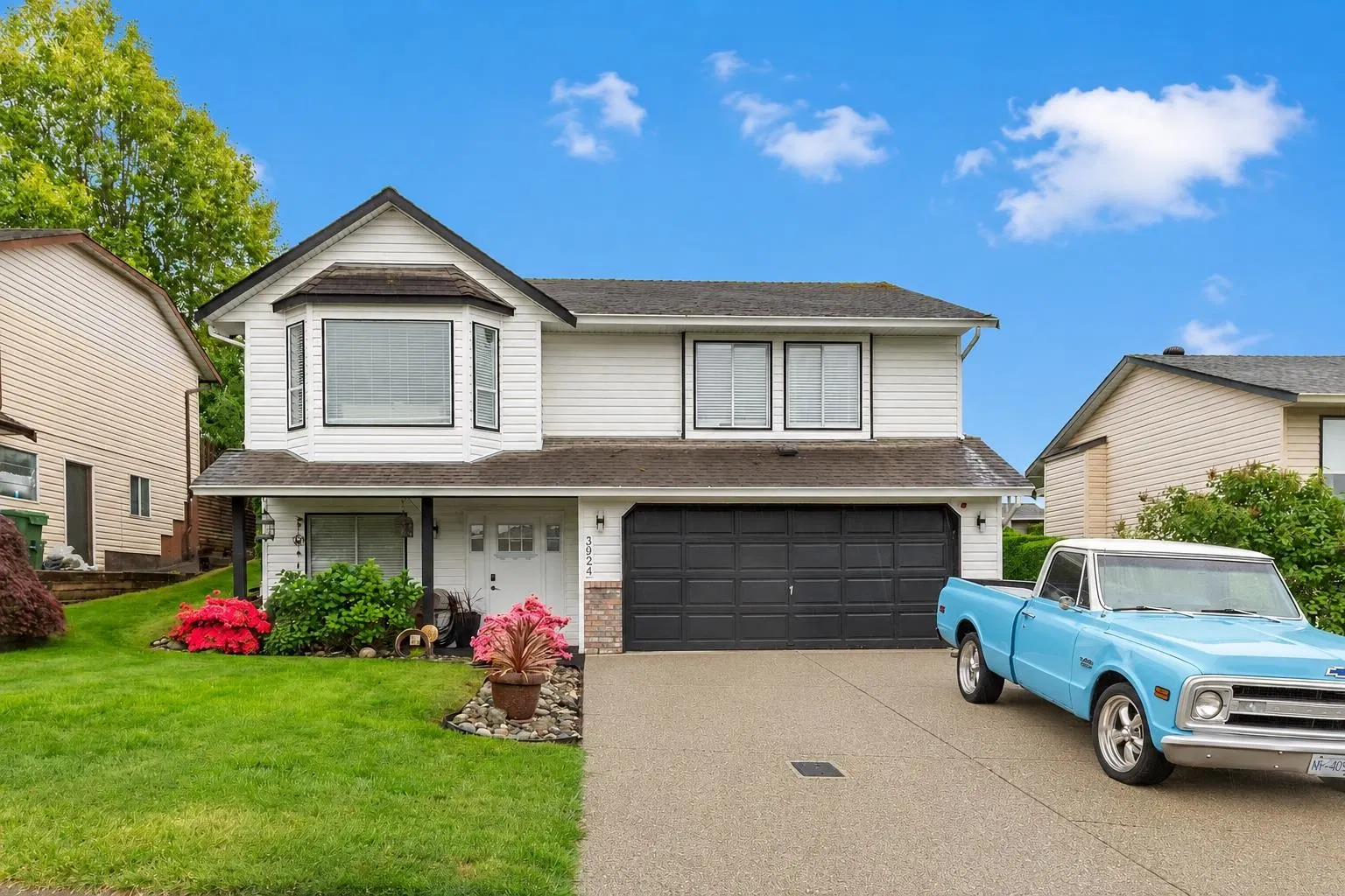 Photo 1 of 38 at 3924 Waterton Crescent