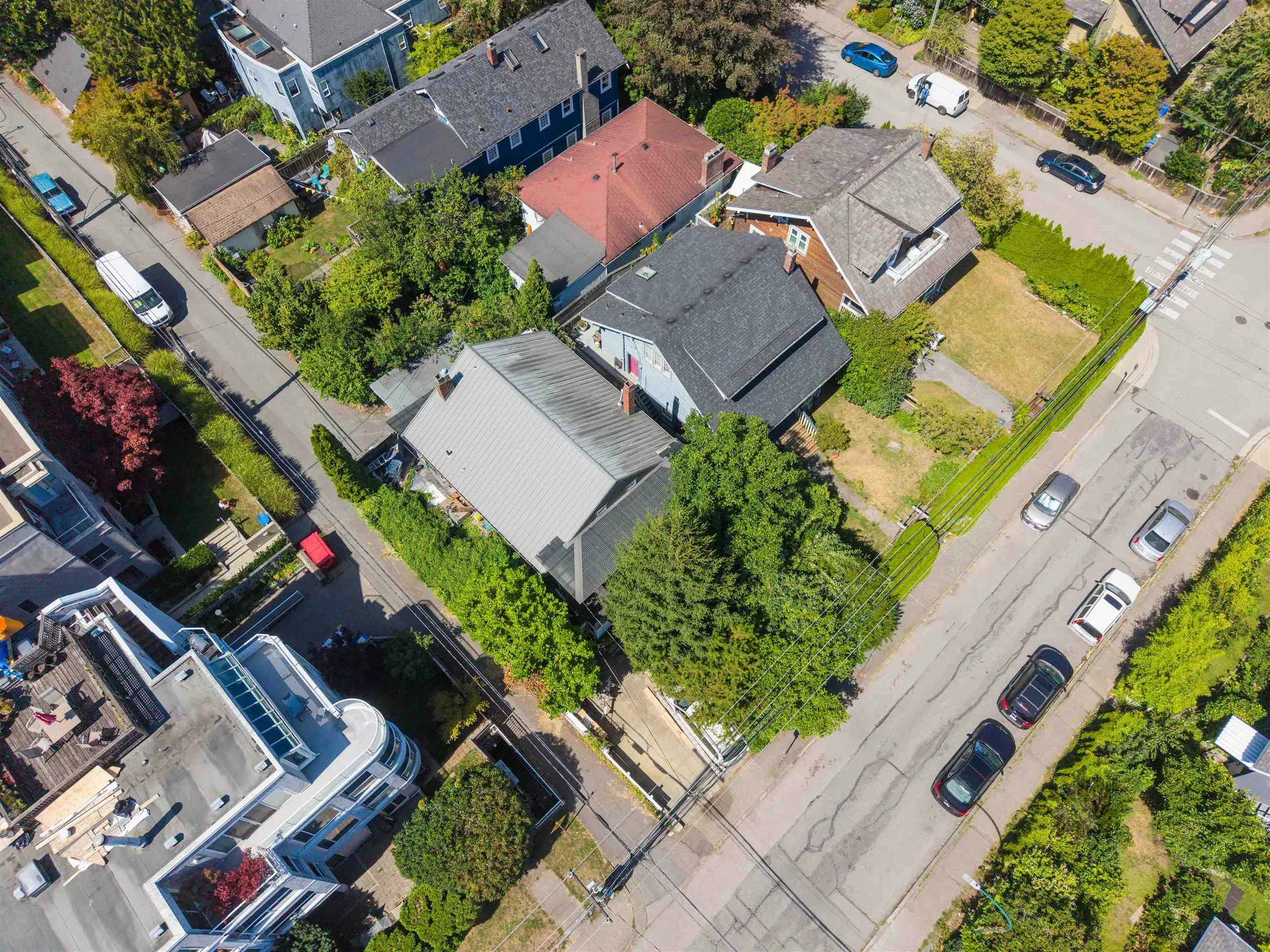 Photo 2 of 8 at 2413 Collingwood Street