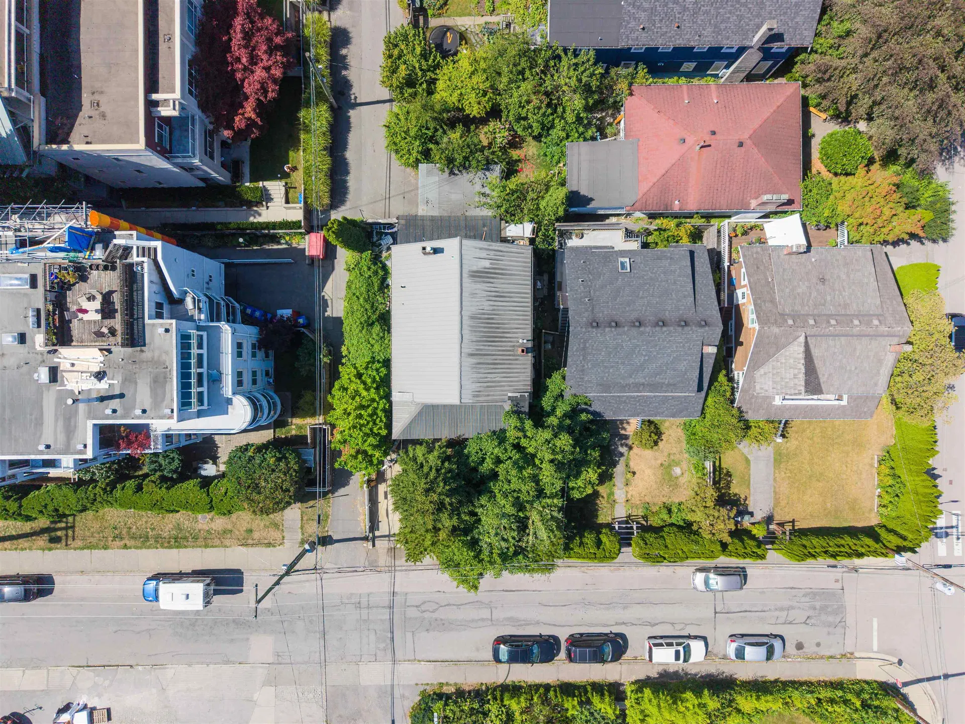 Photo 3 of 8 at 2413 Collingwood Street