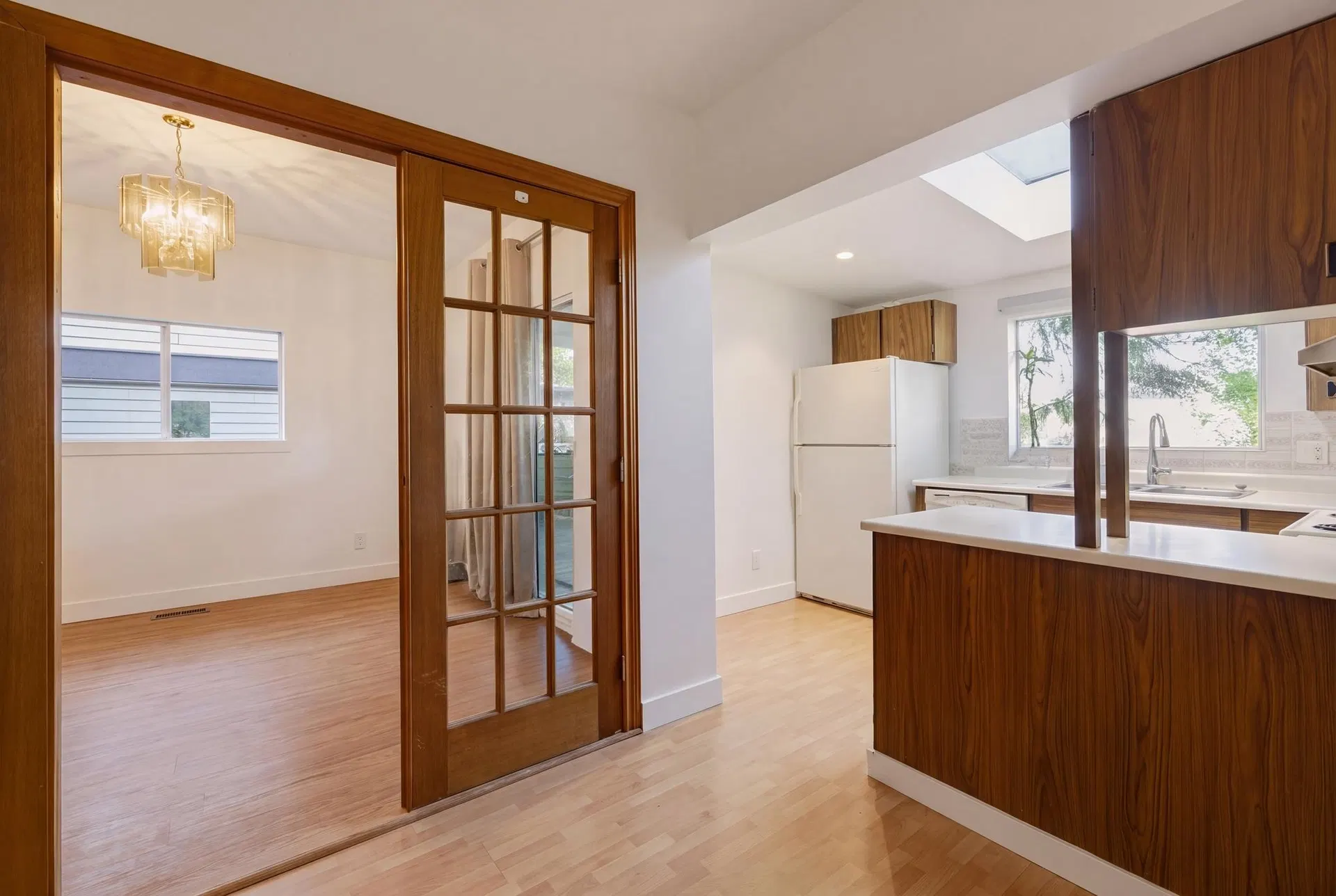 Photo 5 of 26 at 441 E 28th Avenue