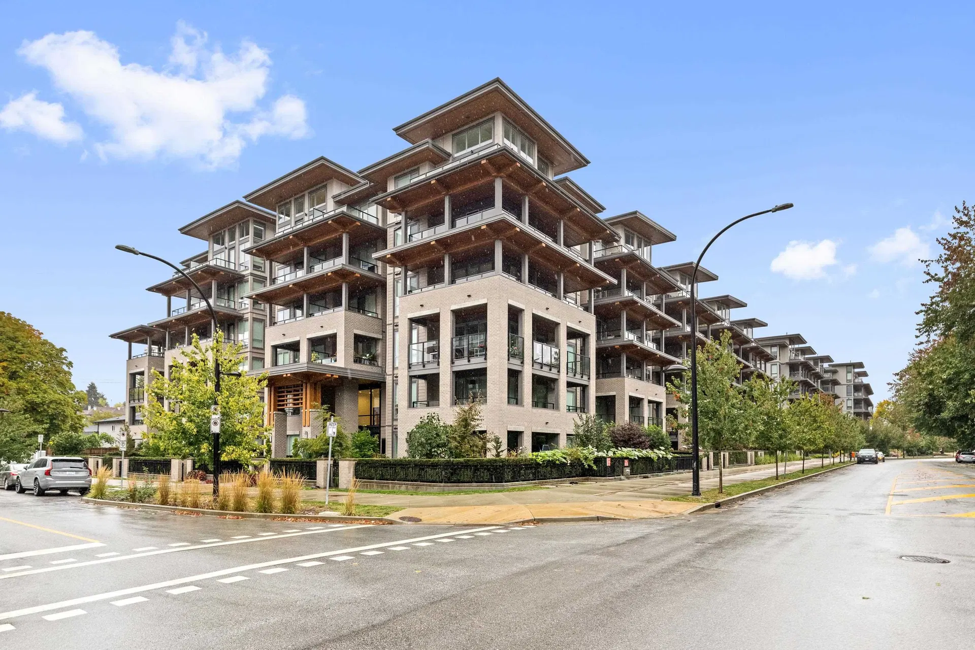 #617 – 7588 16th Street