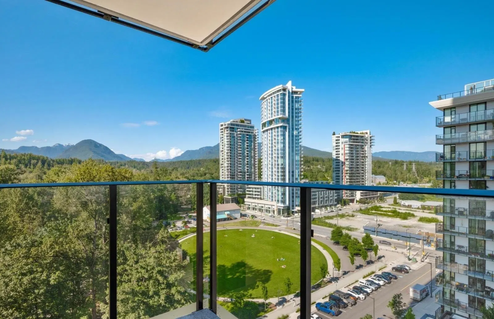 Photo 3 of 17 at #1002 – 1401 Hunter Street