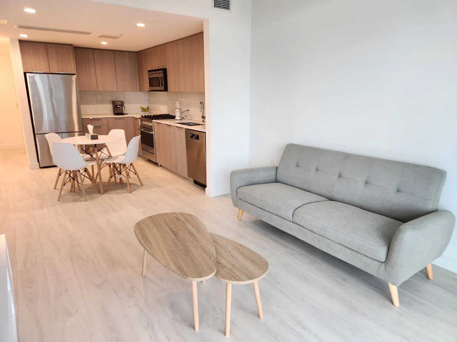 Photo 4 of 17 at #1002 – 1401 Hunter Street