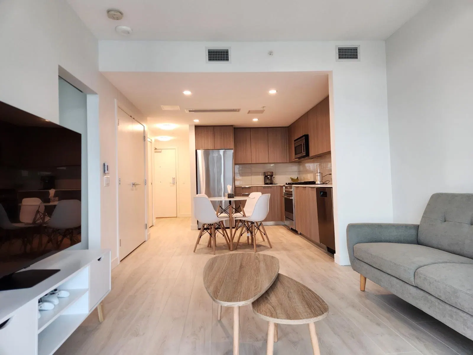 Photo 5 of 17 at #1002 – 1401 Hunter Street