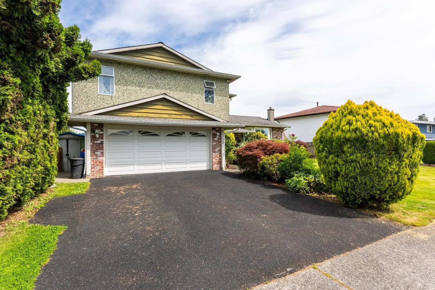 Photo 1 of 16 at 5259 Oak Place