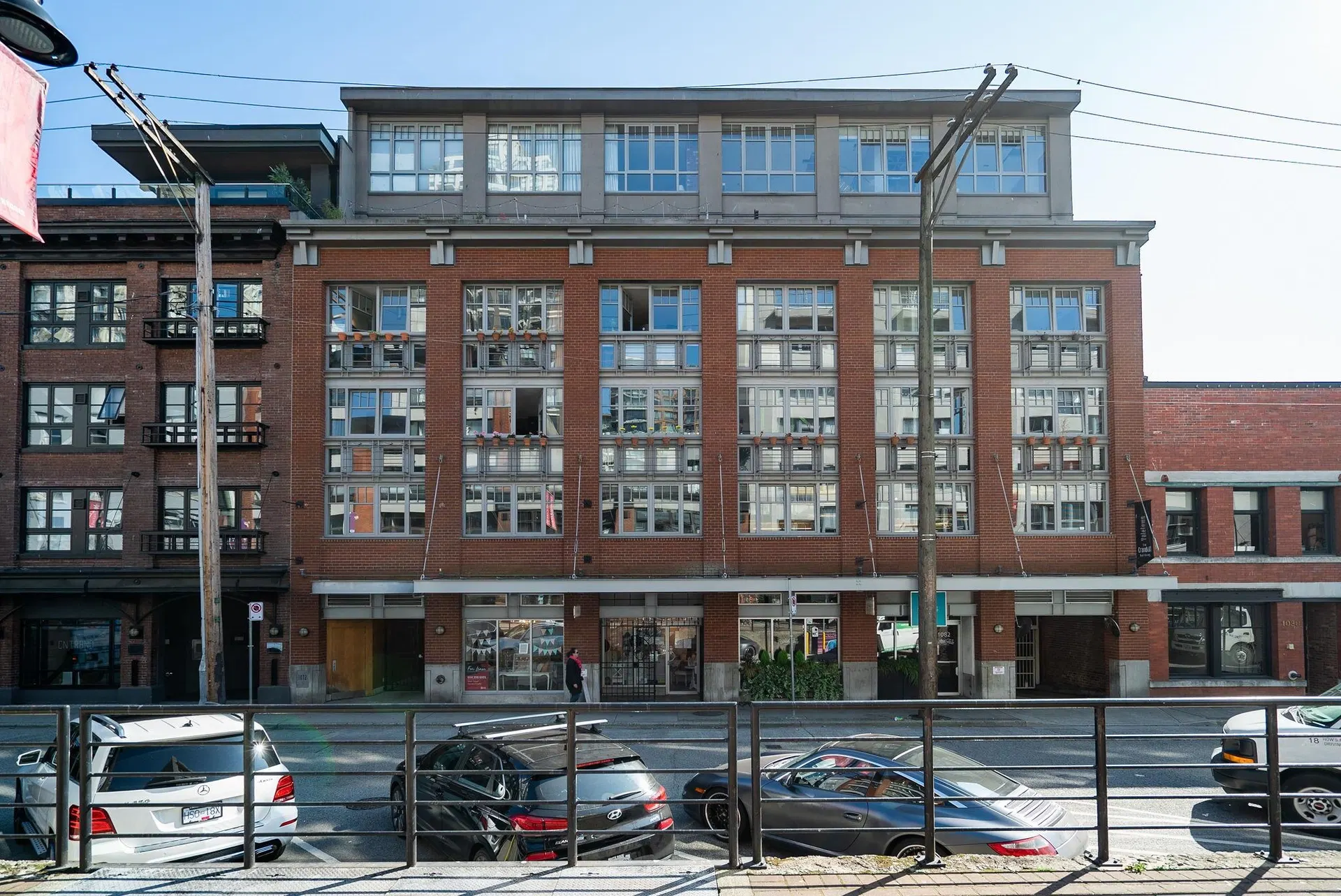 #402 – 1072 Hamilton Street