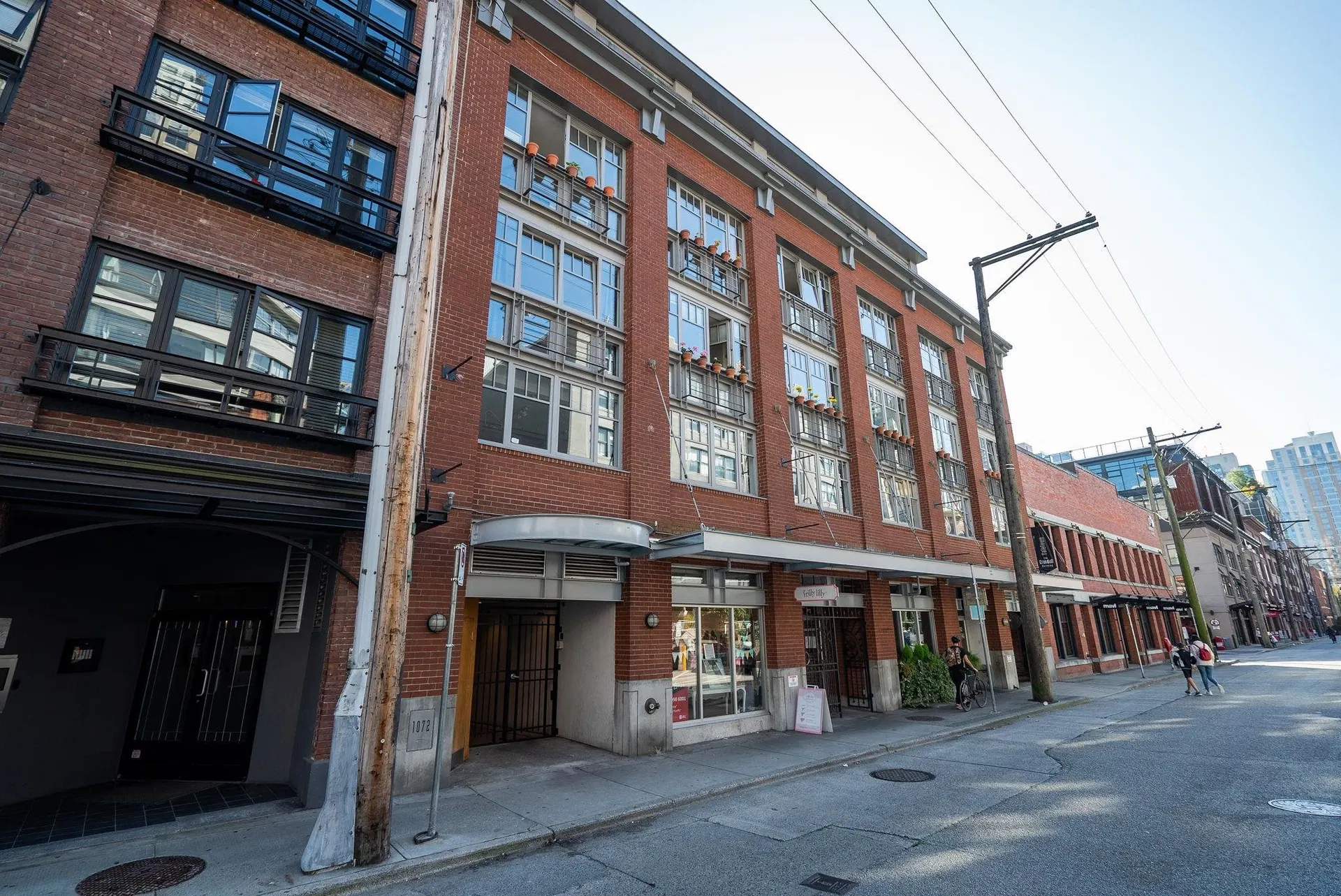 Photo 3 of 20 at #402 – 1072 Hamilton Street