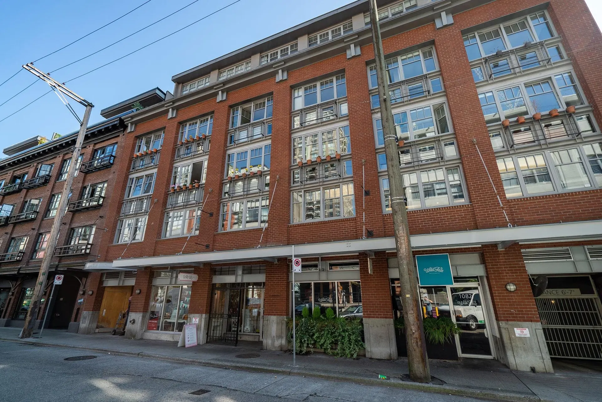 Photo 5 of 20 at #402 – 1072 Hamilton Street