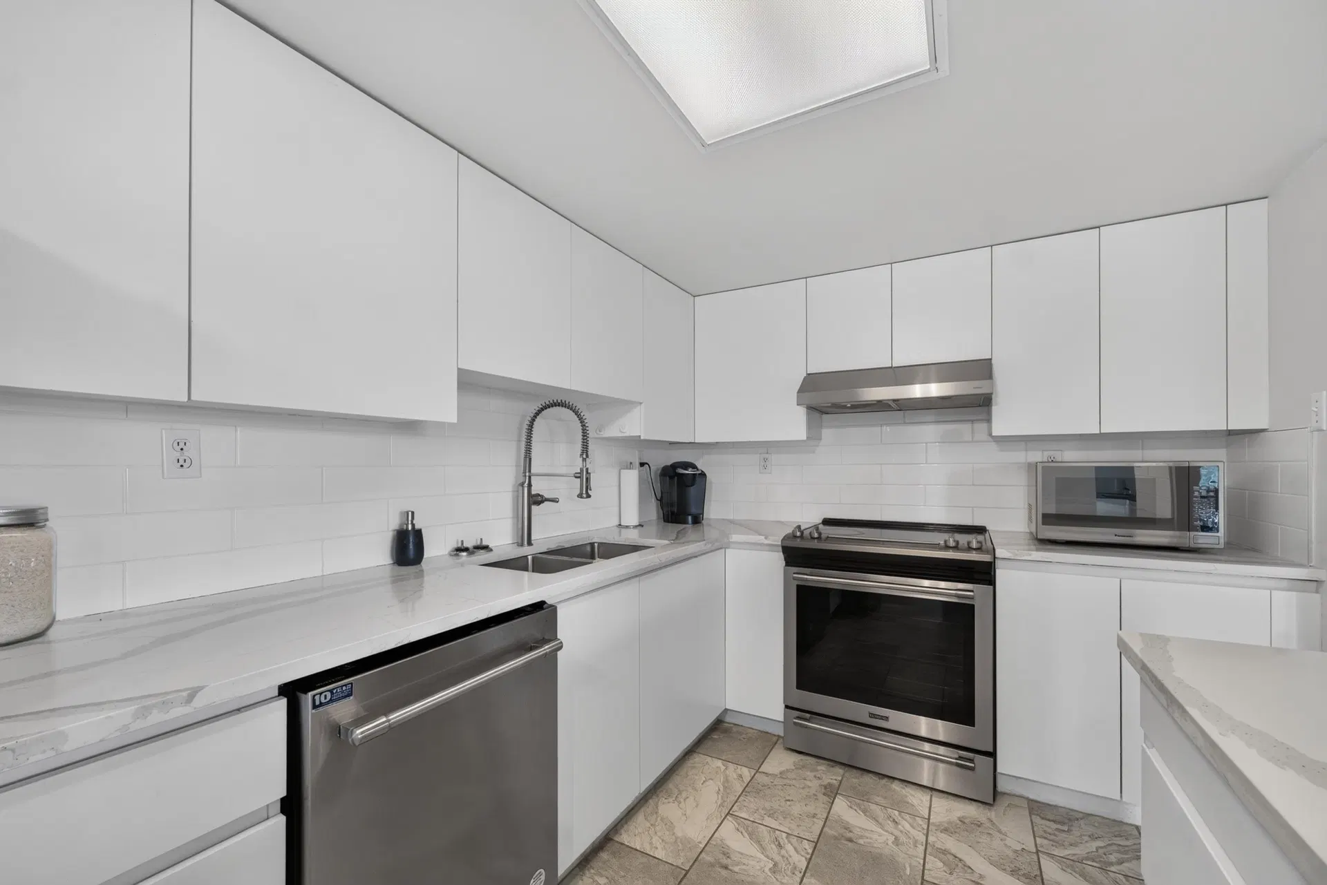 Photo 5 of 40 at #1502 – 10082 148 Street