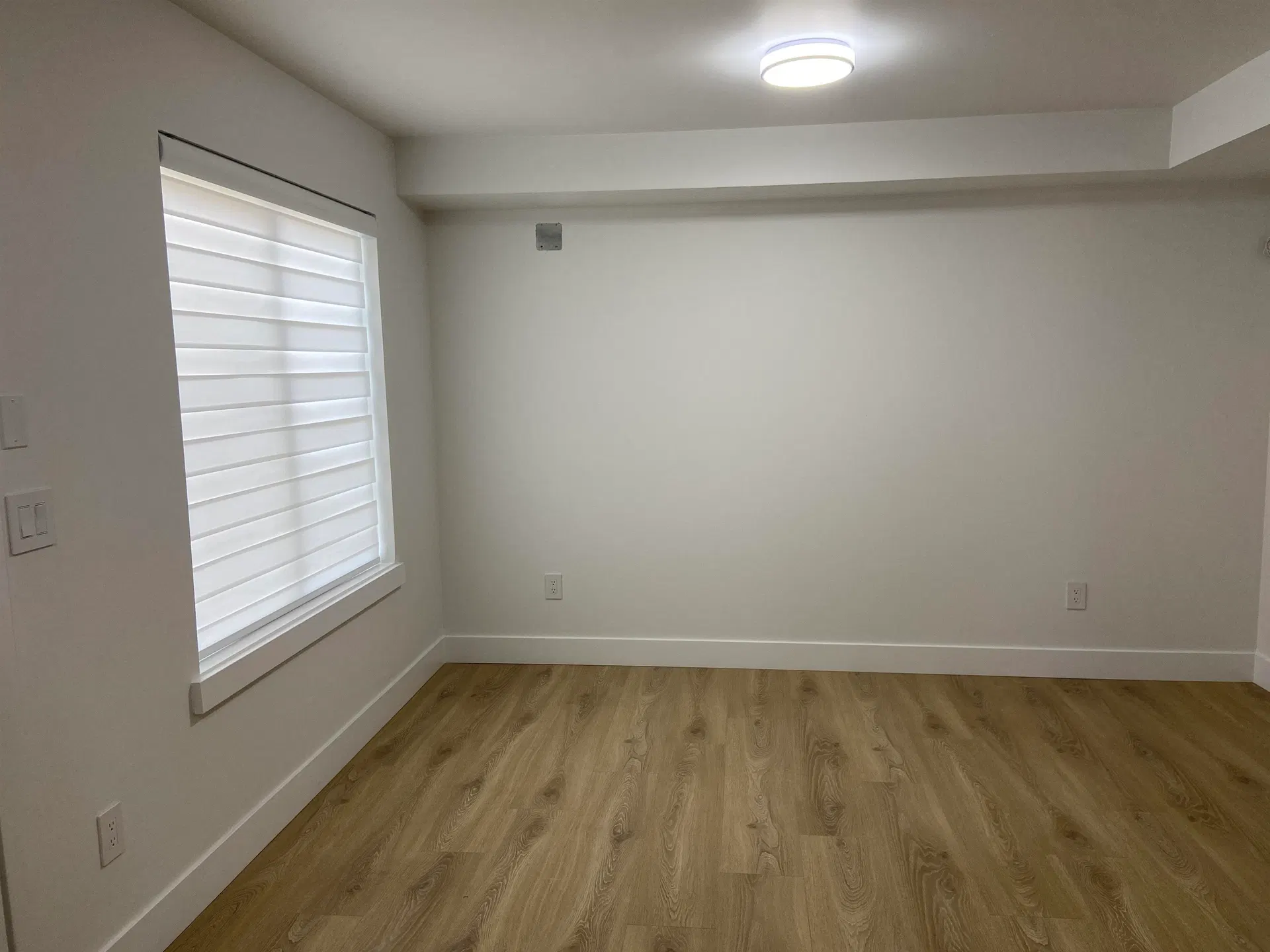 Photo 5 of 17 at Basement Suite – 16700 20a Avenue