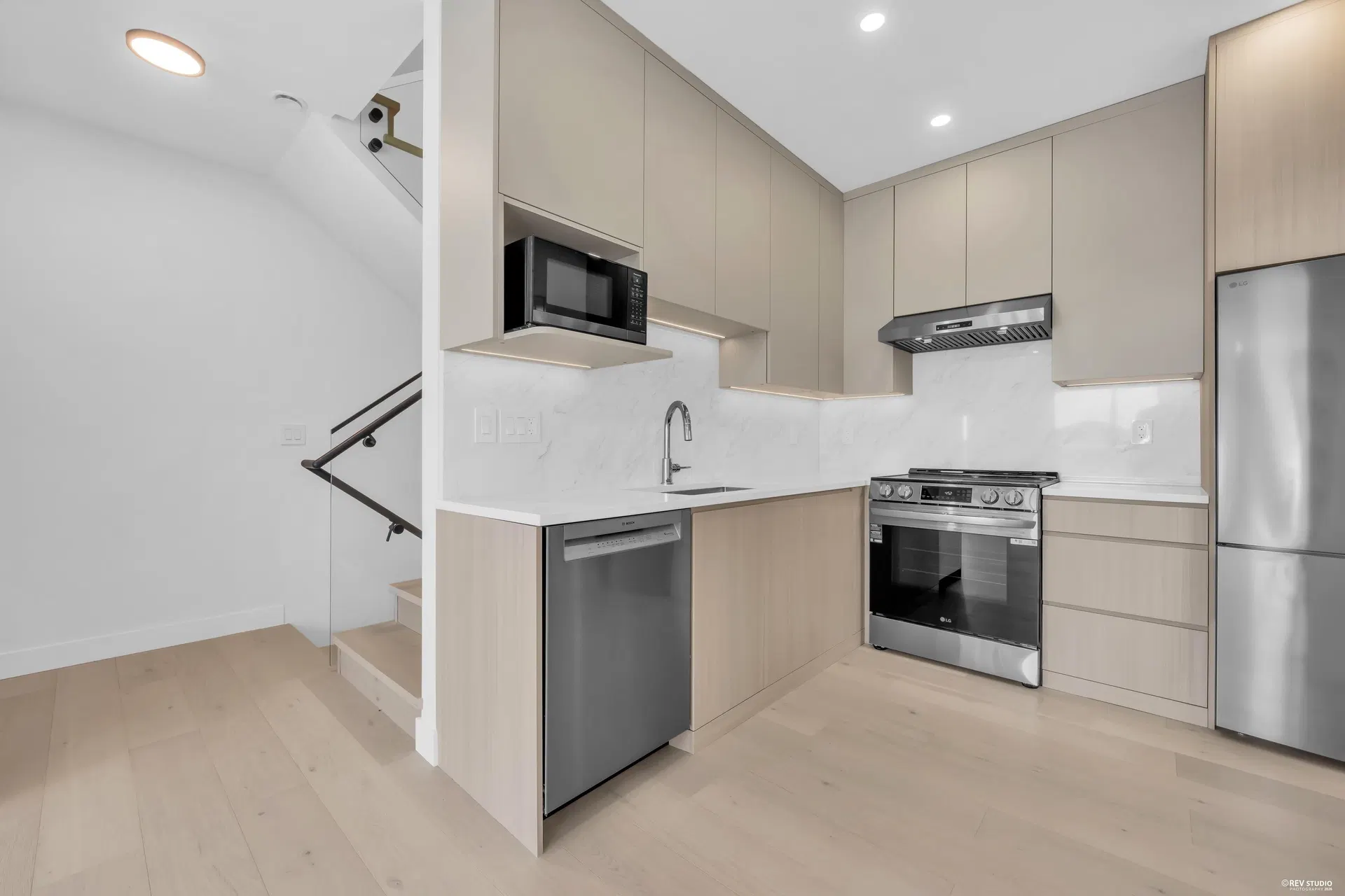 Photo 3 of 33 at #4 – 3800 Pender Street