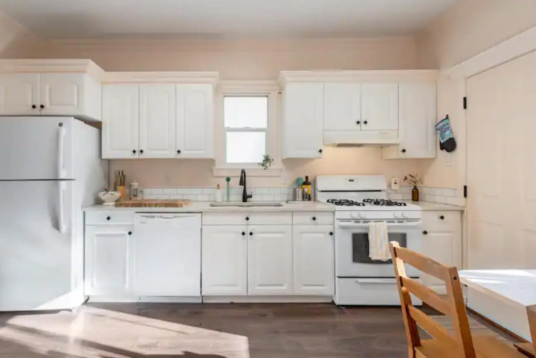 Photo 5 of 18 at Main – 524 E 12th Avenue