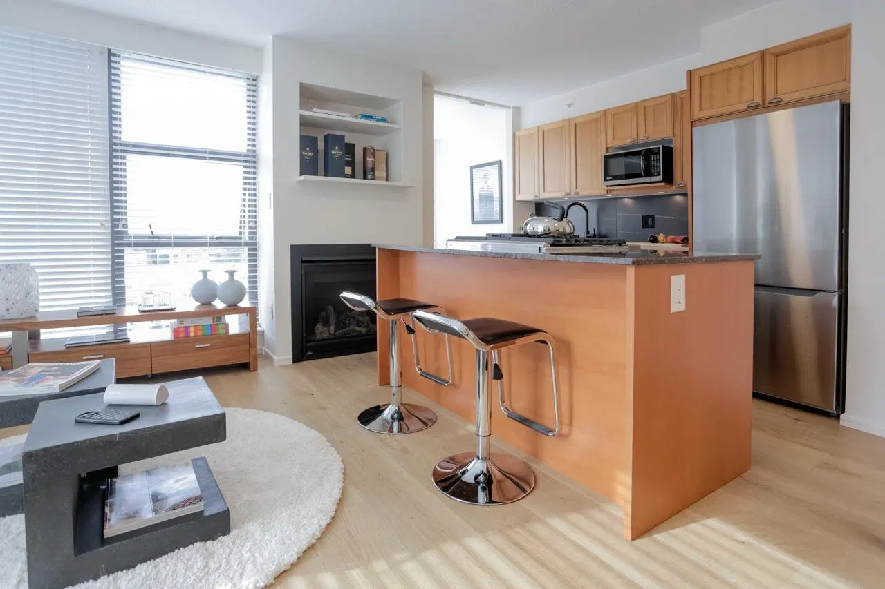 Photo 5 of 18 at #1001 – 1723 Alberni Street