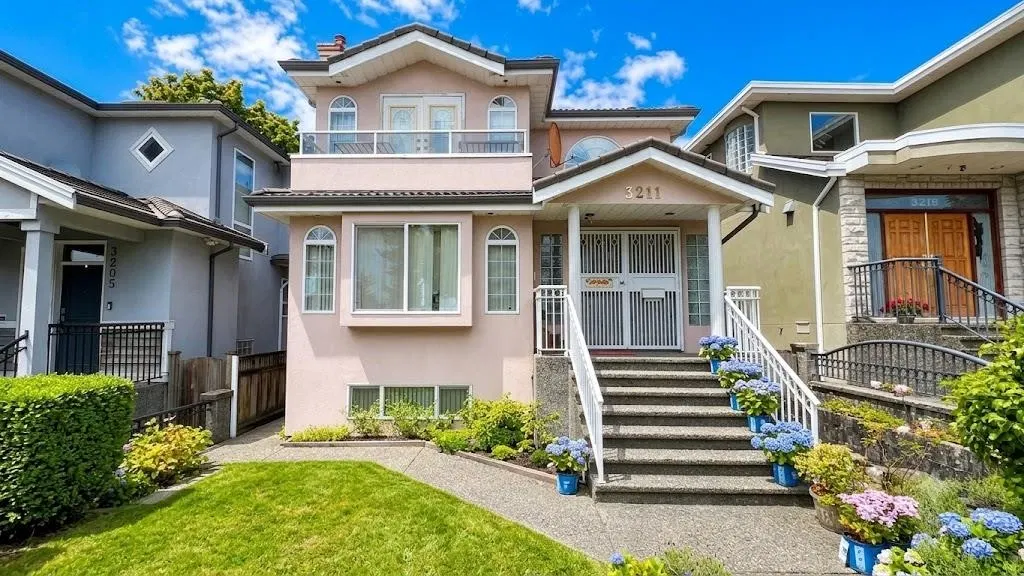 Photo 1 of 20 at 3211 Queens Avenue