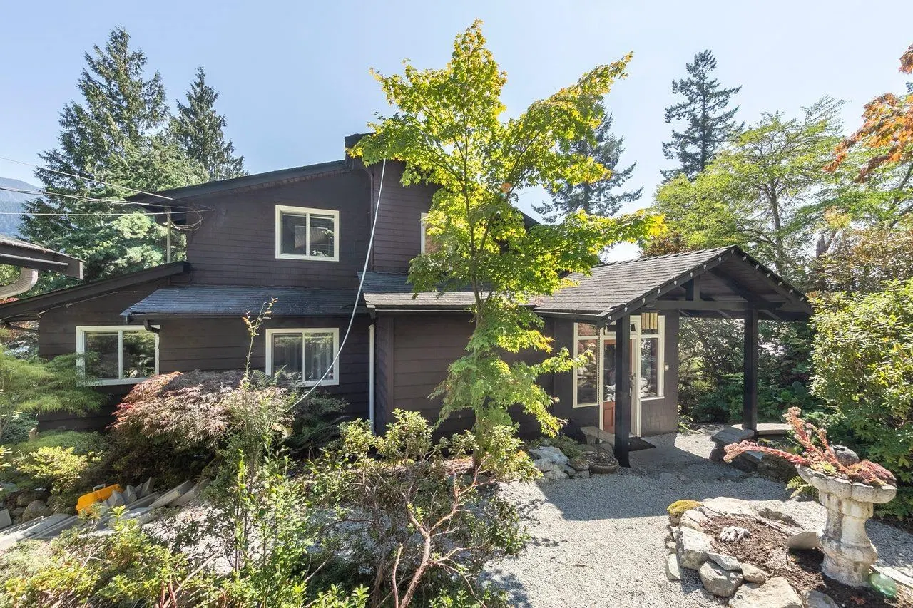 Photo 3 of 40 at 330 Sasamat Lane