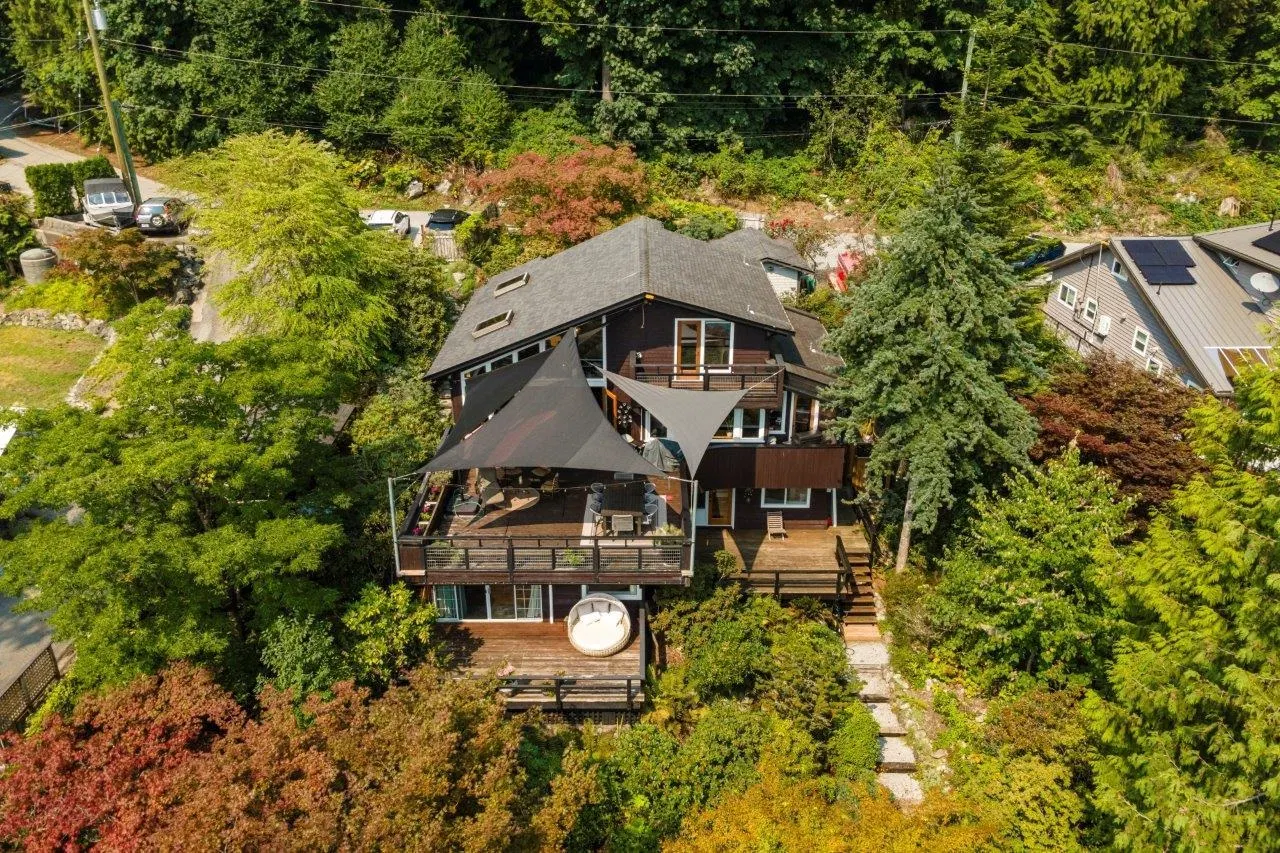 Photo 4 of 40 at 330 Sasamat Lane