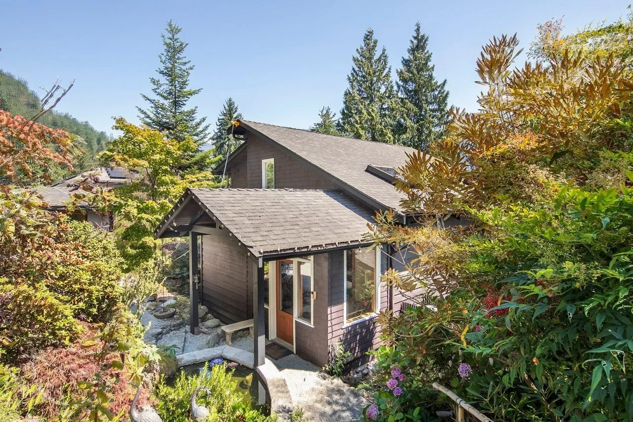 Photo 5 of 40 at 330 Sasamat Lane