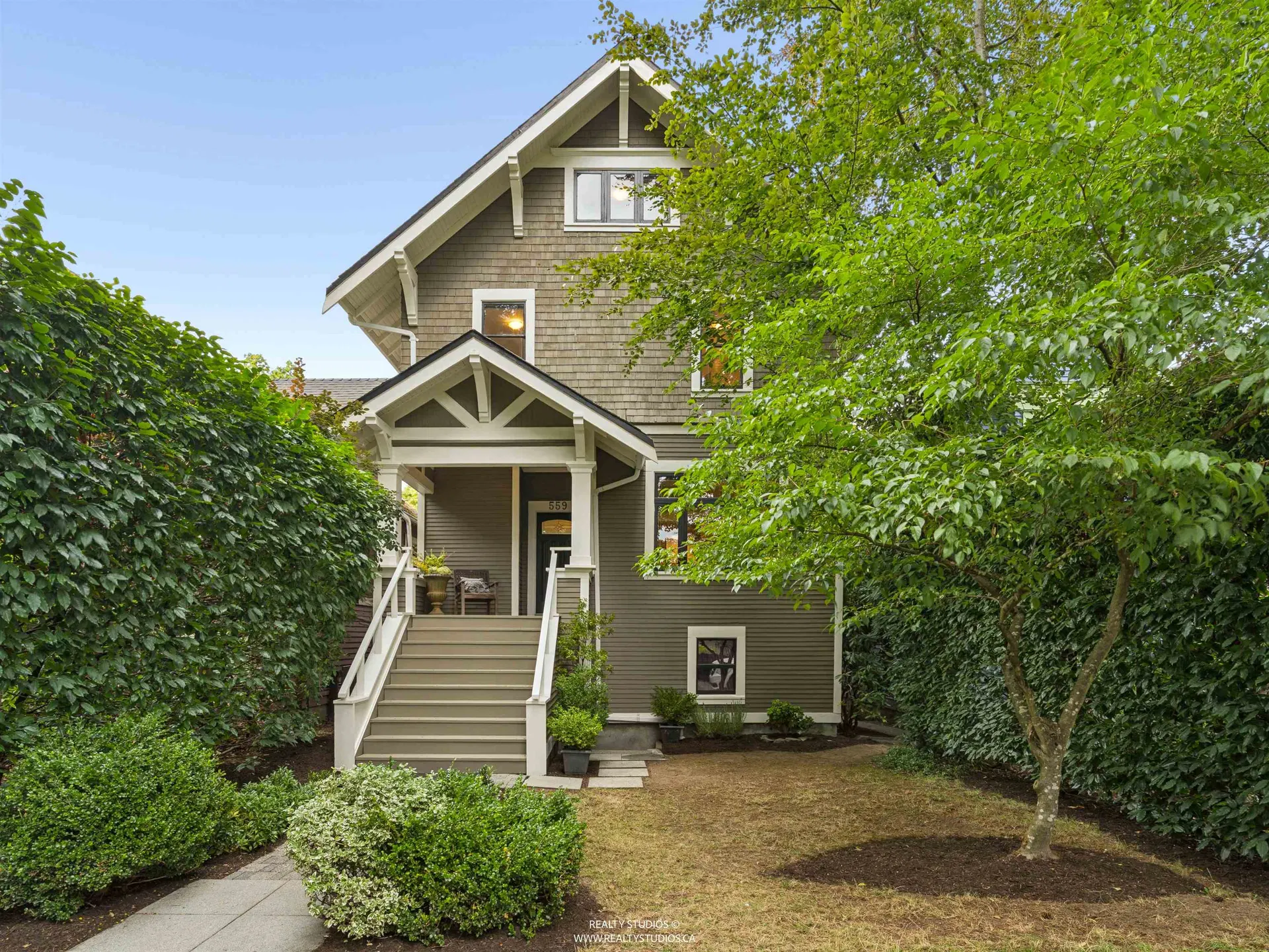 Photo 1 of 40 at 559 W 18th Avenue