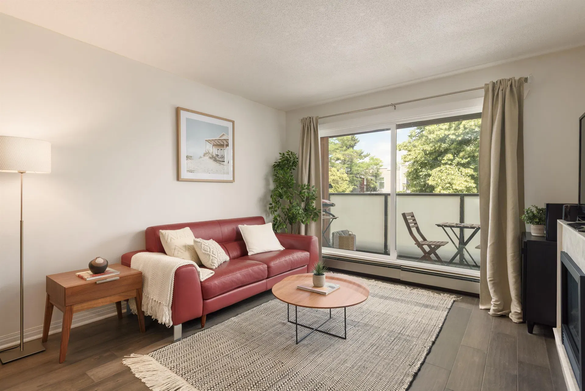 #306 – 570 8th Avenue