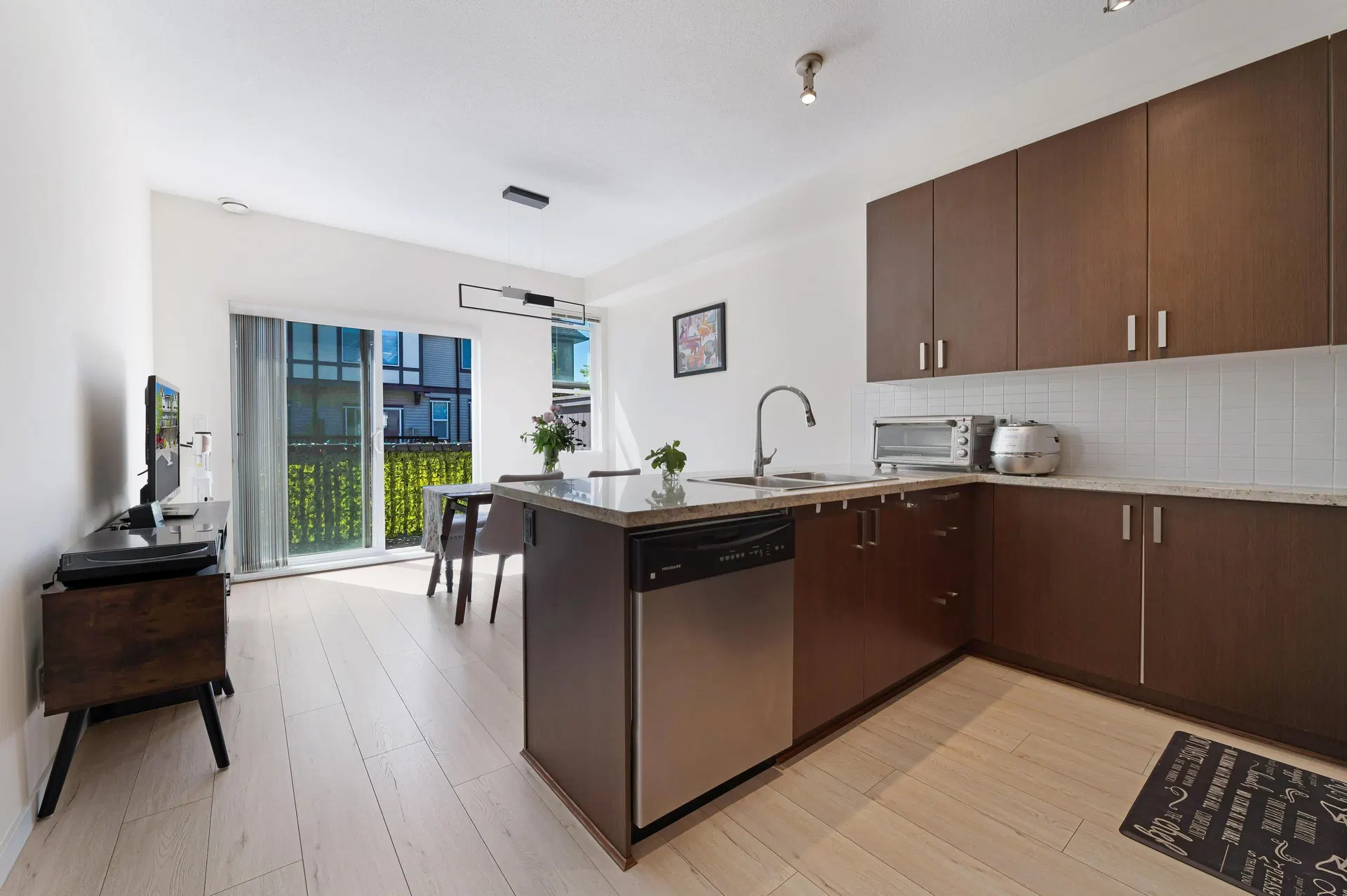 Photo 4 of 16 at #75 – 9566 Tomicki Avenue